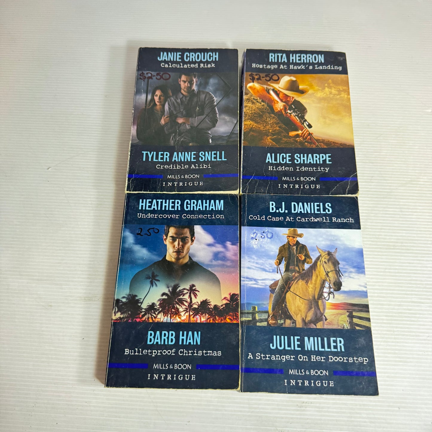 Mills & Boon Intrigue Book Bundle x 4 Books 8 Stories (3017)