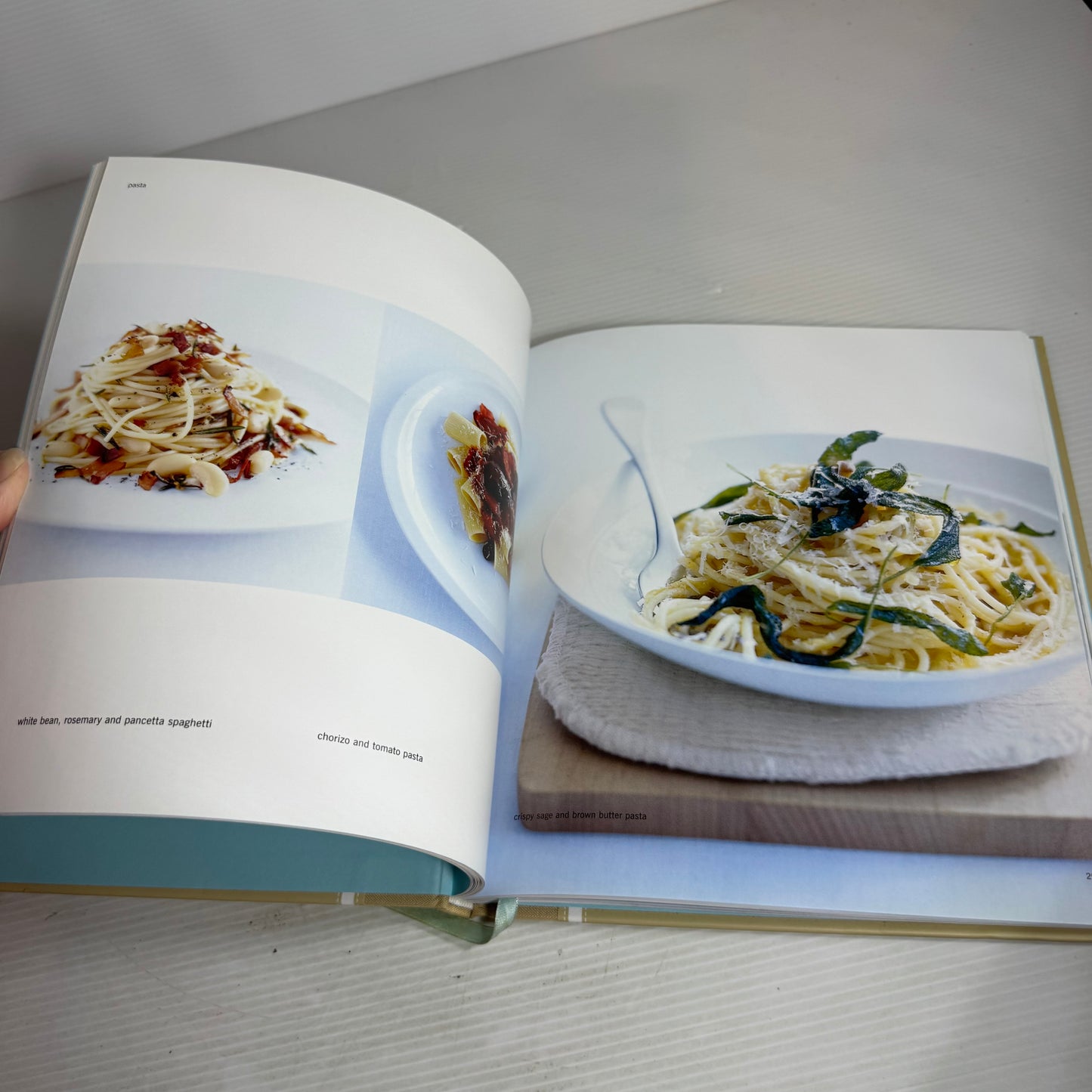 Donna Hay Cookbook Bundle x 3 : Simple Essentials : Pasta, Rice + Noodles, Simple Essentials Salads + Vegetables, Modern Classics Book 1(2910)