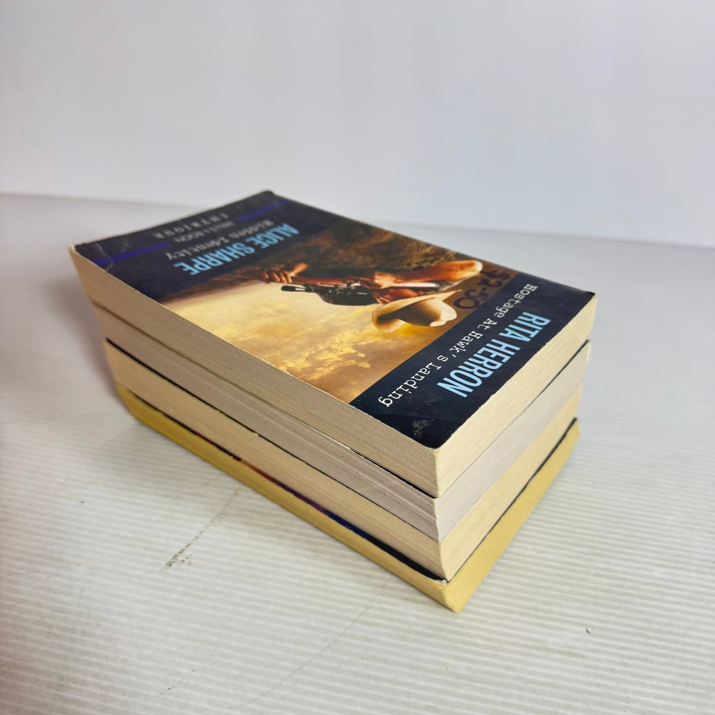 Mills & Boon Intrigue Book Bundle x 4 Books 8 Stories (3017)