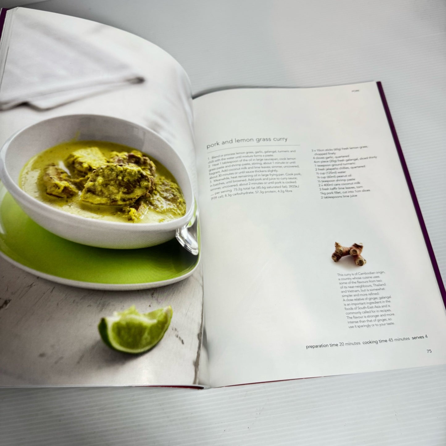 The Australian Women's Weekly x 2 Books : New Curries & New Salads (2262)