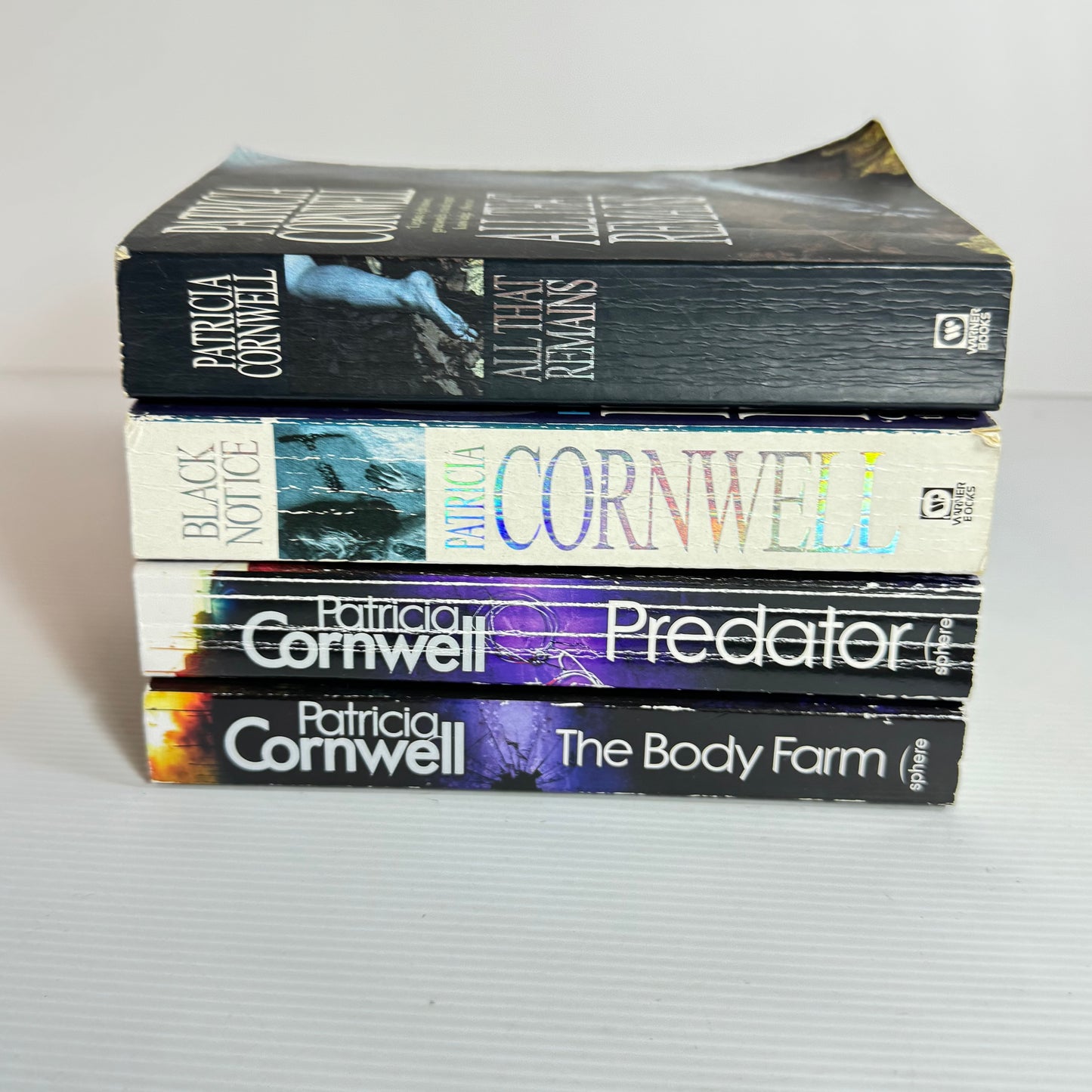 Patricia Cornwell Book Bundle x 4 Books : Black Notice, All That Remains, Predator, The Body Farm (3130)