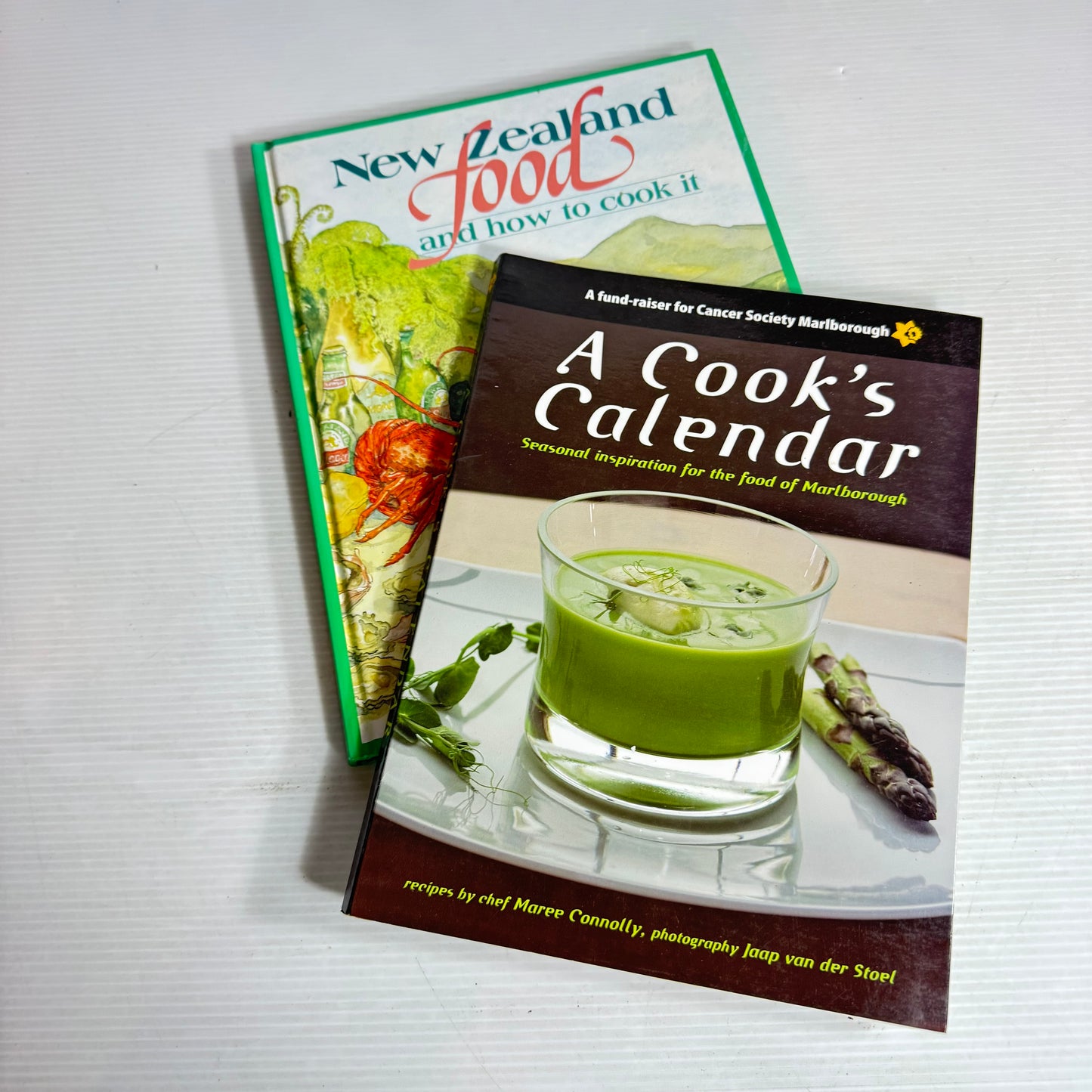New Zealand Cookbook Bundle x 2 : A Cook's Calendar - Maree Connolly & New Zealand Food and How to Cook It - David Burton(2922)