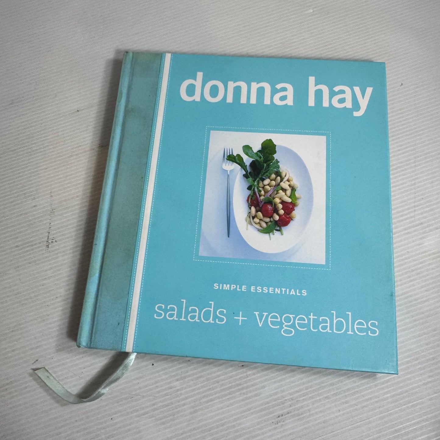 Donna Hay Cookbook Bundle x 3 : Simple Essentials : Pasta, Rice + Noodles, Simple Essentials Salads + Vegetables, Modern Classics Book 1(2910)
