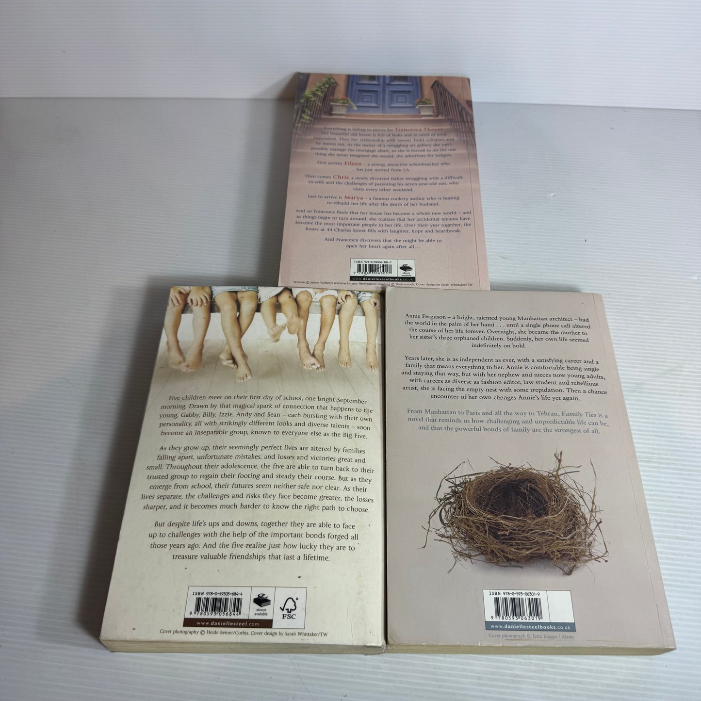 Danielle Steel Large Paperback Book Bundle x 3 : 44 Charles Street, Family Ties, Friends Forever (2821)