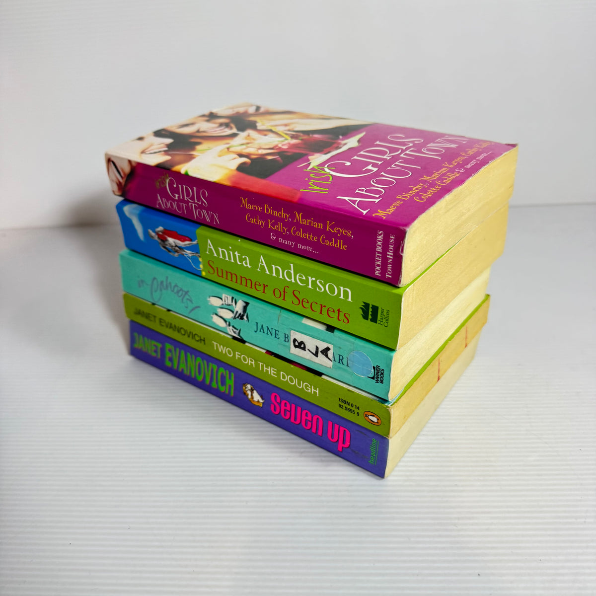 Contemporary Romance Bundle x 5 : Irish Girls About Town, Summer of Secrets - Anita Anderson, Two for the Dough & Seven Up - Janet Evanovich, In Cahoots - Jane Blanchard (3408)