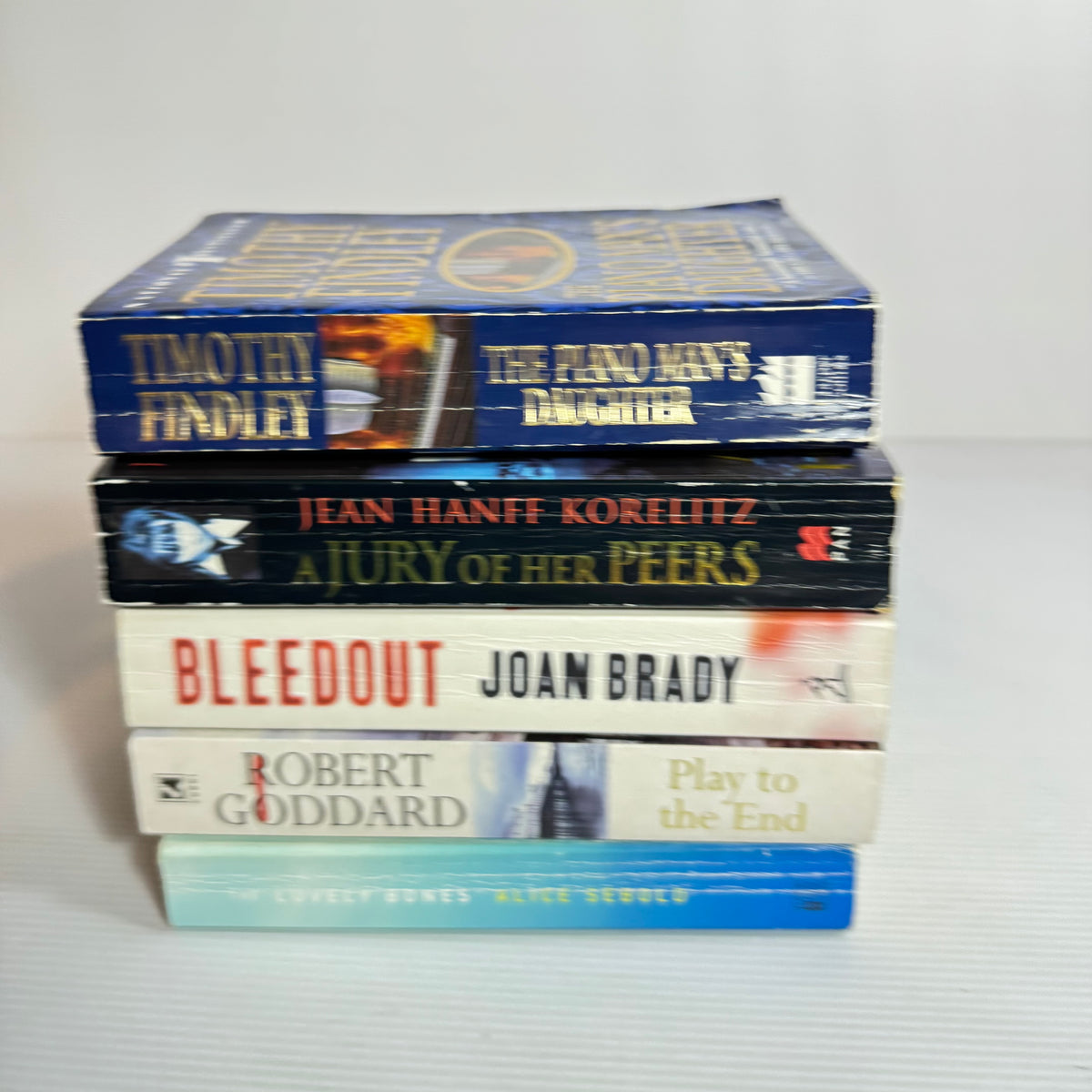 Crime Thriller Bundle x 5 : Bleedout - Joan Brady, A Jury of Her Peers - Jean Hanff Korelitz, The Piano Man's Daughter - Timothy Findley, Play to the End - Robert Goddard, The Lovely Bones - Alice Sebold (3451)