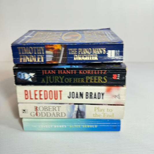 Crime Thriller Bundle x 5 : Bleedout - Joan Brady, A Jury of Her Peers - Jean Hanff Korelitz, The Piano Man's Daughter - Timothy Findley, Play to the End - Robert Goddard, The Lovely Bones - Alice Sebold (3451)