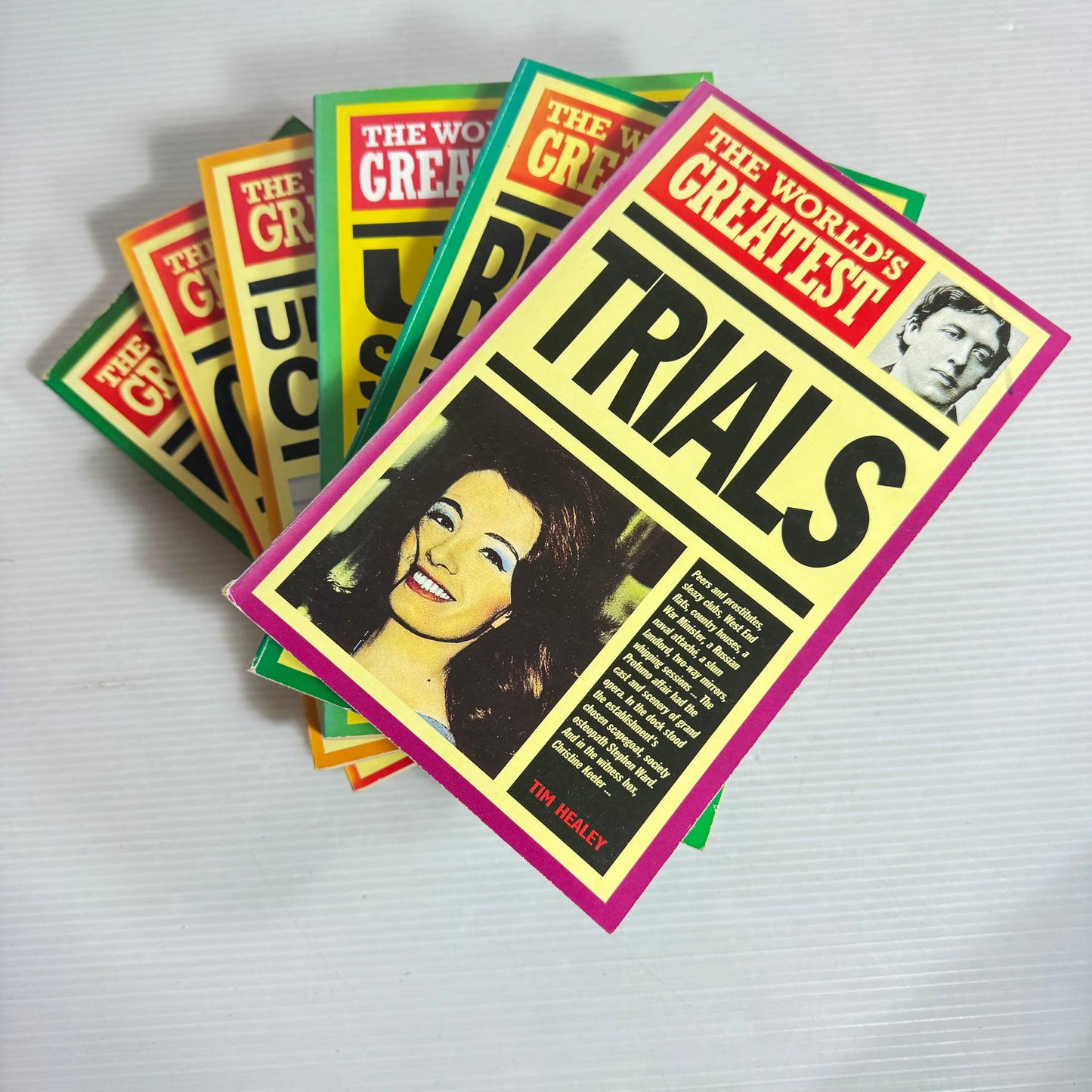 The World's Greatest Book Bundle x 6 : UFO Mysteries, UFO Sightings, Ghosts, Unsolved Crimes, Blunders, Trials(2812)
