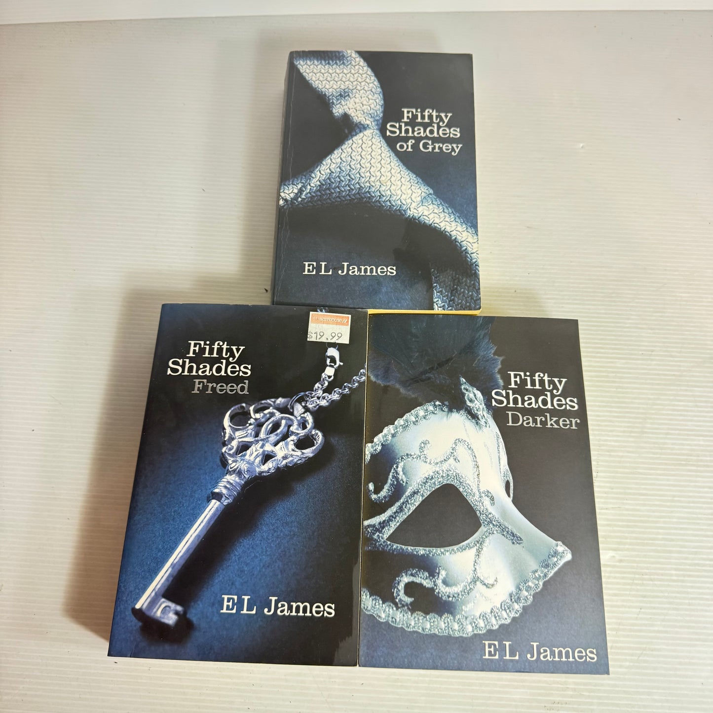 Fifty Shades of Grey Book Bundle x 3 : Fifty Shades of Grey, Darker, Freed - E L James (2993)