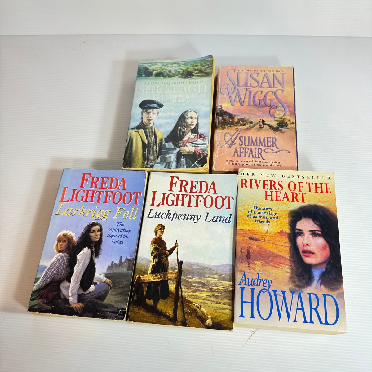 Romantic Family Saga Bundle x 5 : A Summer Affair - Susan Wiggs, A Long Way From Heaven - Sheelagh Kelly, Rivers Of The Heart - Audrey Howard, Luckpenny Land & Larkrigg Fell - Freda Lightfoot (3351)