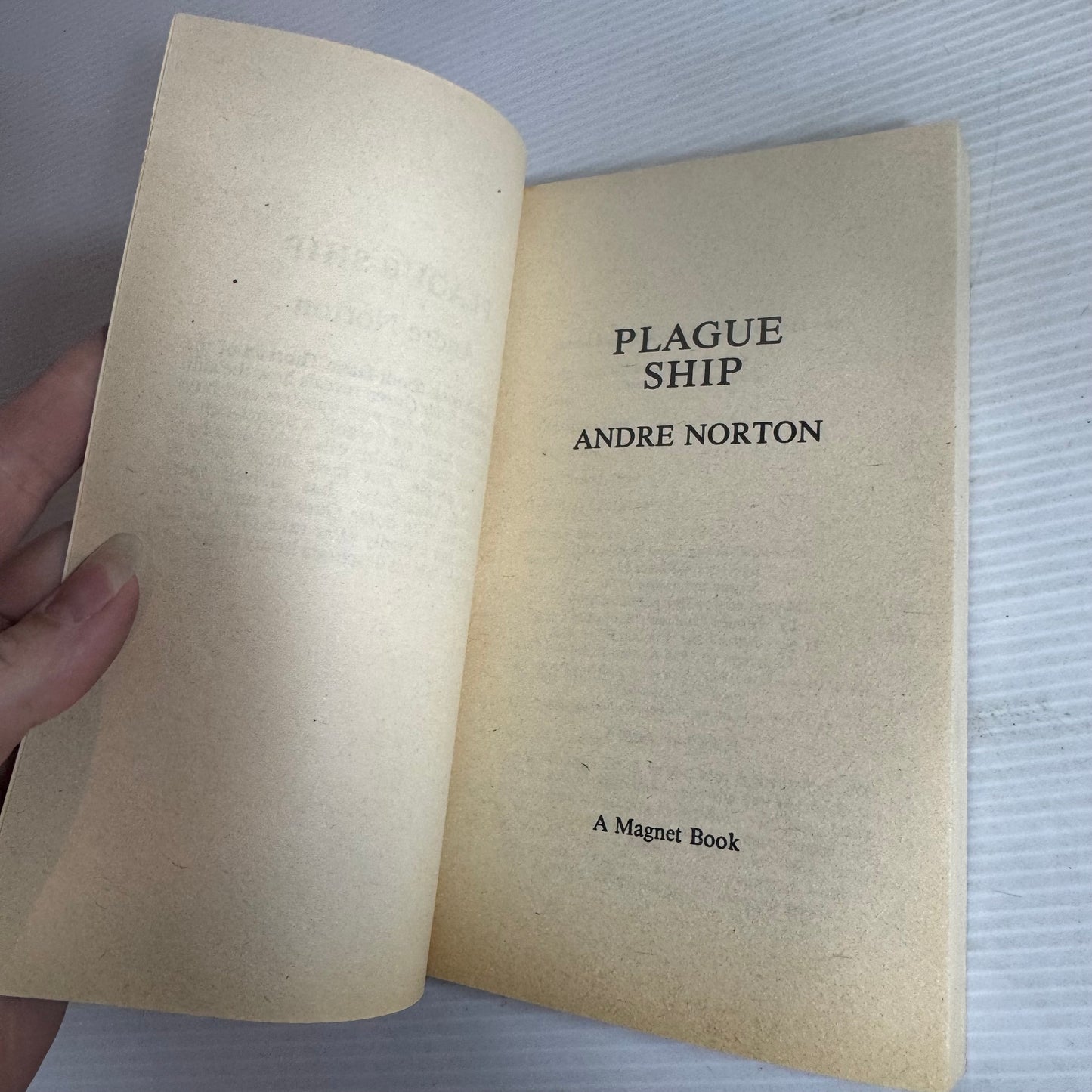 Science Fiction Book Bundle x 3 Books : Star Wars Return of the Jedi, Red Zone, & Plague Ship (2591)