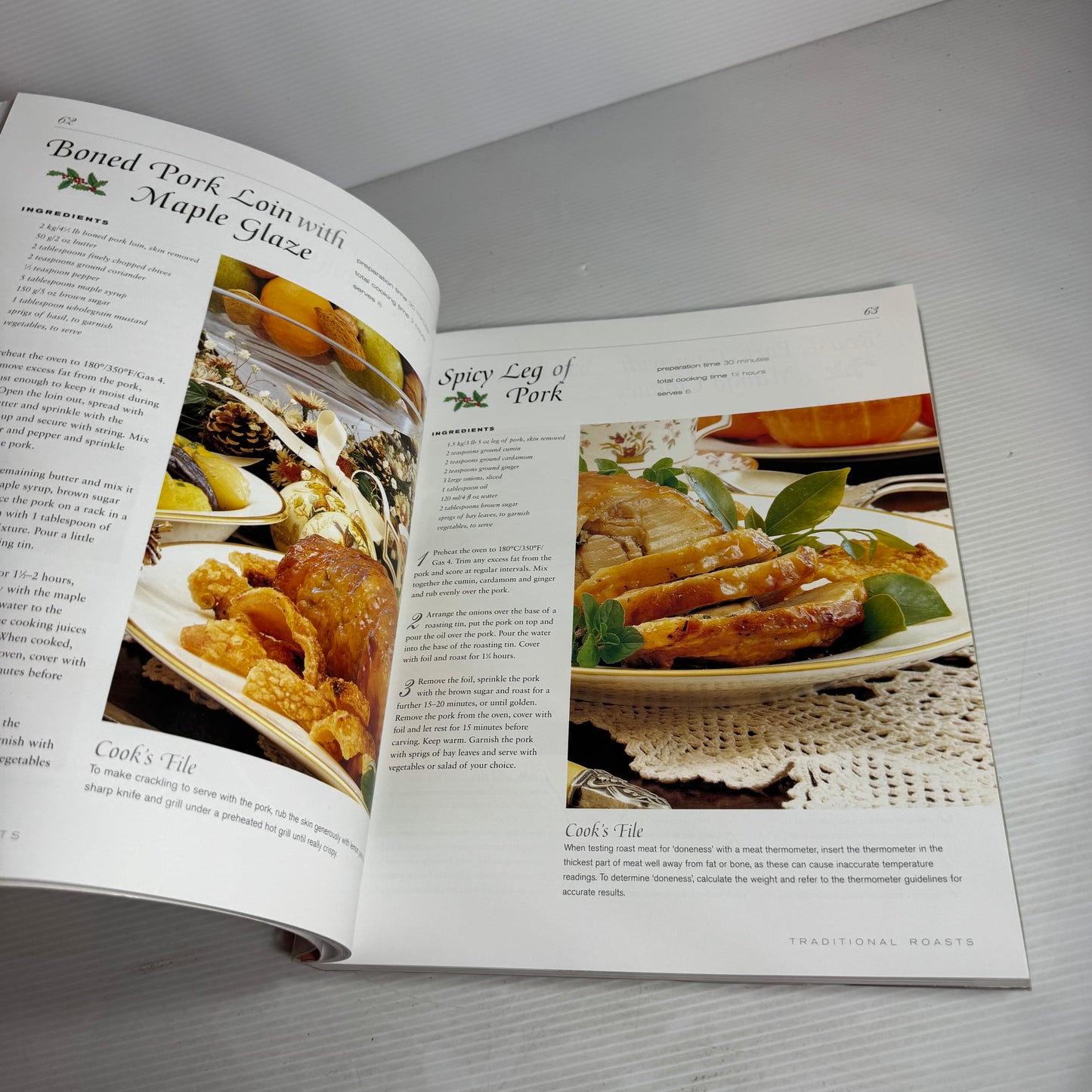Christmas Cookbook Bundle x 2 : The Complete Christmas Cookbook & The Christmas Cookbook(2904)