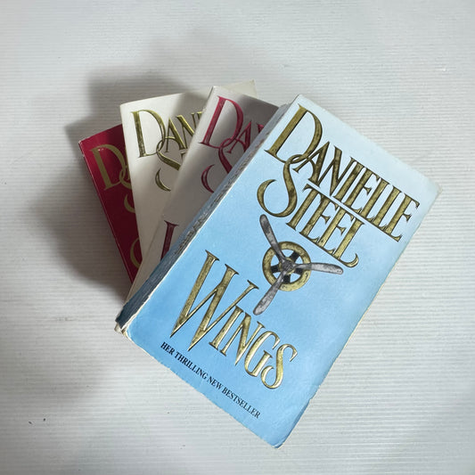 Danielle Steel Small Paperback Book Bundle x 4 : Wings, Mixed Blessings, Vanished, Daddy (2845)
