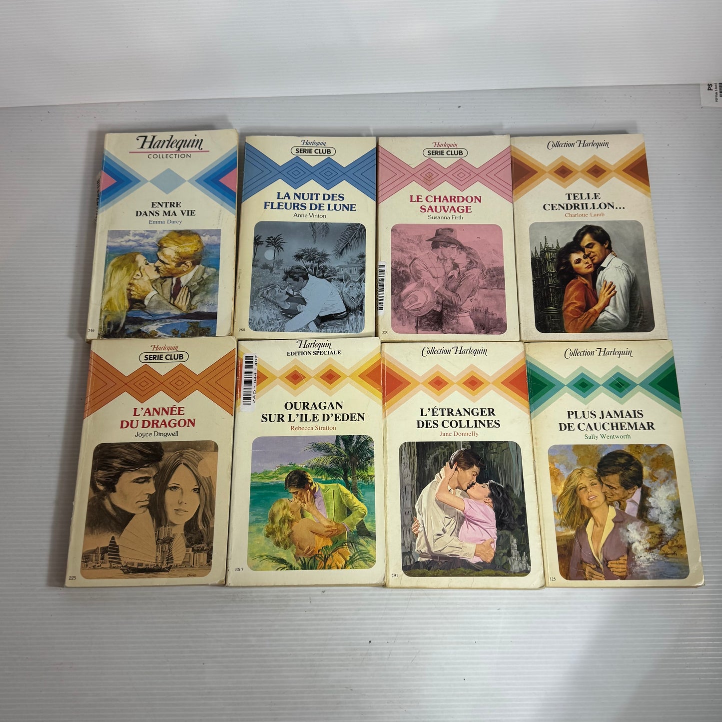 French Language Mills & Boon Book Bundle x 16 Books (2571)