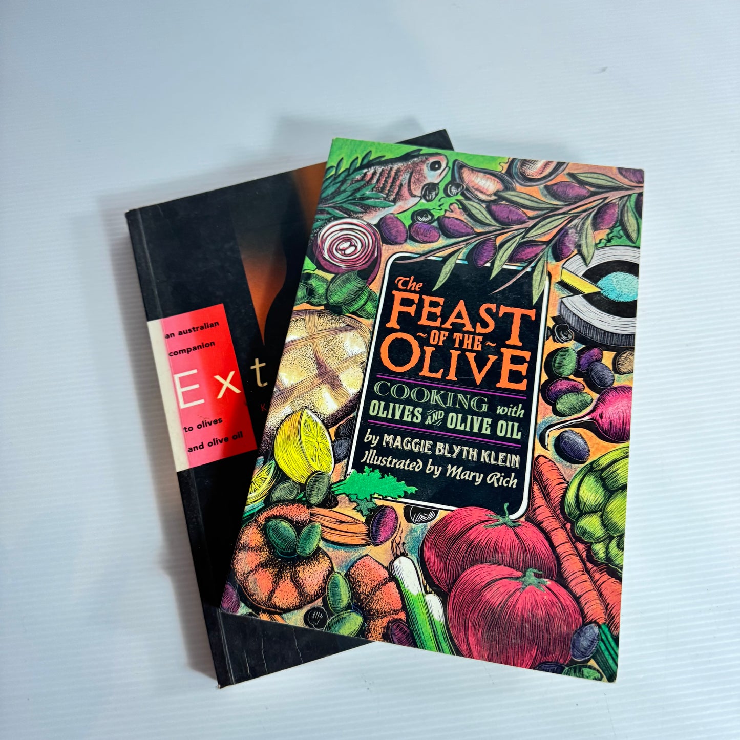 Olive Oil Book Bundle x 2 : The Feast of the Olive & Extra Virgin (3209)