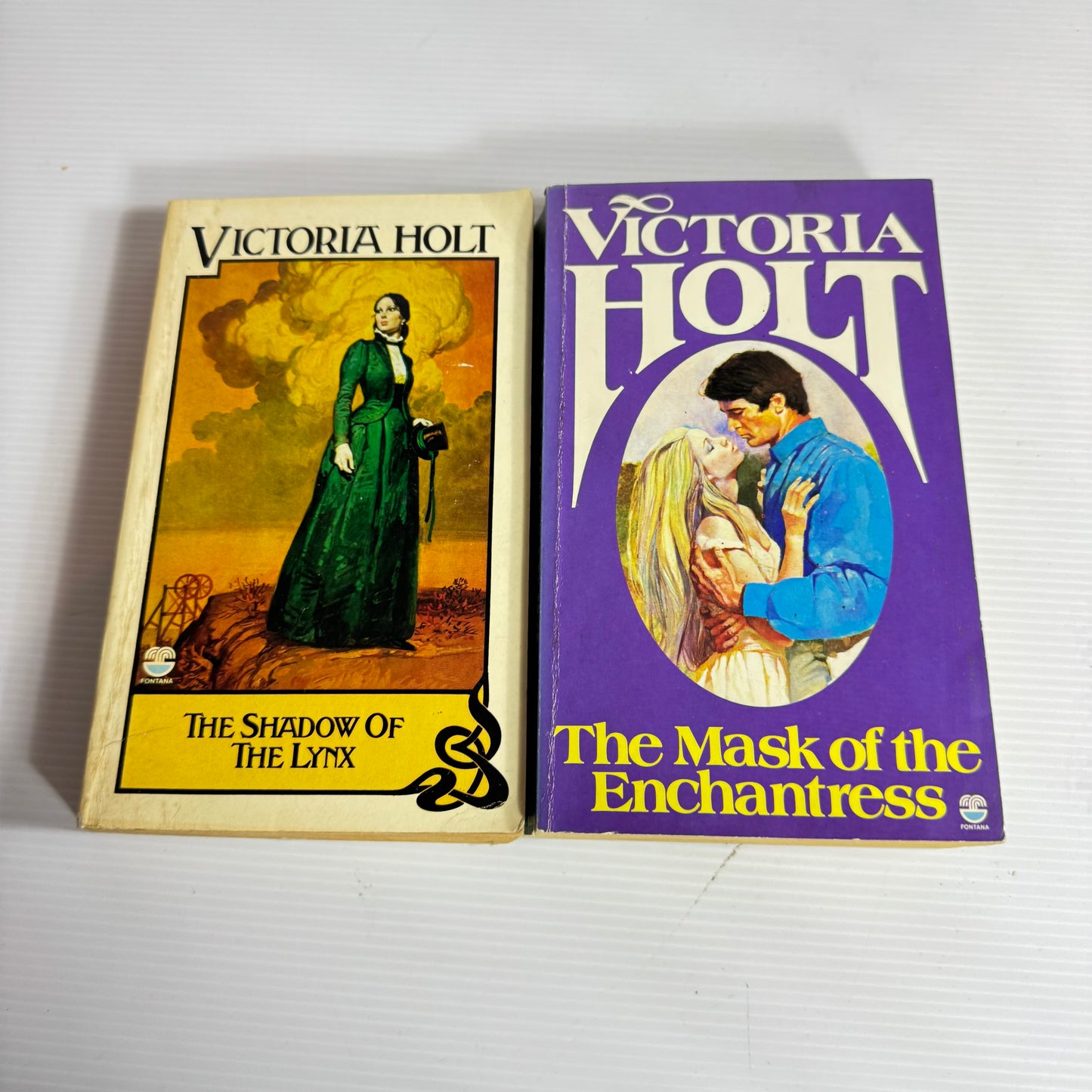 Victoria Holt Book Bundle x 2 : The Mask of the Enchantress & The Shadow of the Lynx (Vintage 1980)(3121)
