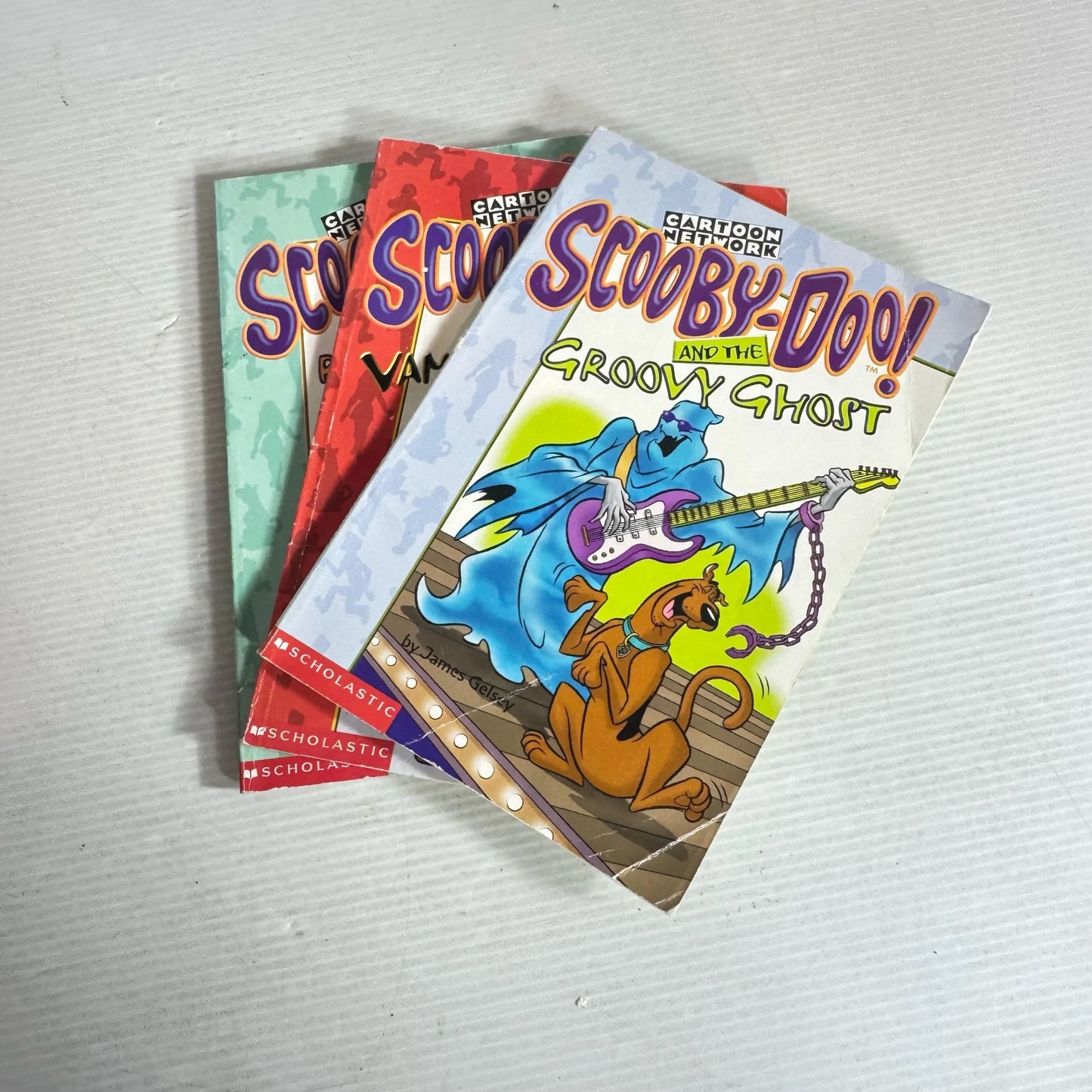 Scooby-Doo Book Bundle x 3 Books : The Groovy Ghost, The Runaway Robot, The Vampire's Revenge  (2057)