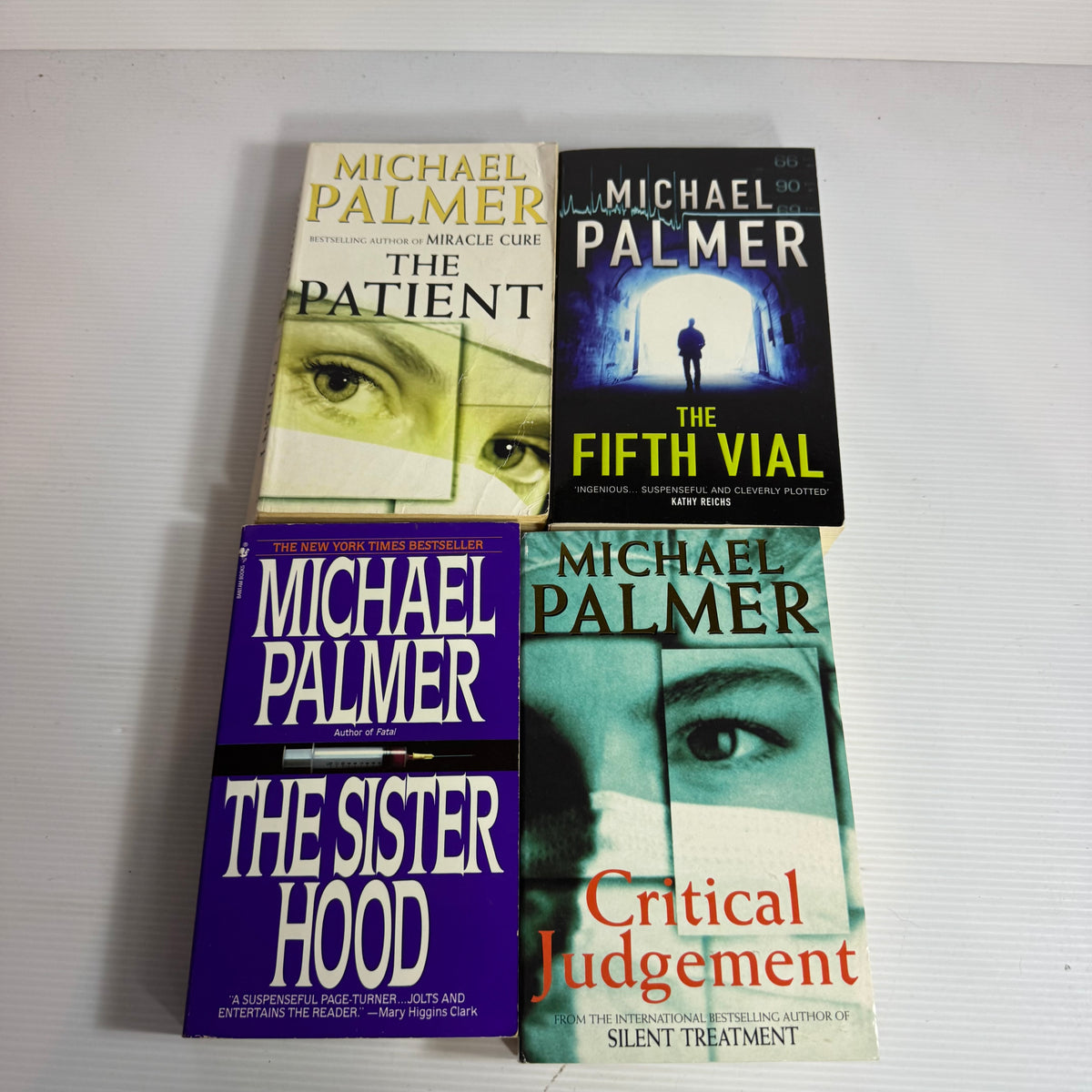Michael Palmer Bundle x 4 : The Fifth Wall, Critical Judgement, The Patient, The Sisterhood (3442)