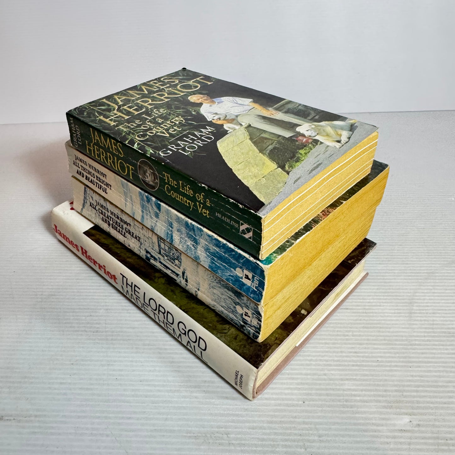 James Herriot Book Bundle x 4 : The Life of a Country Vet, All Creatures Great and Small, All Thing Bright and Beautiful, The Lord God Made Them All(2856)