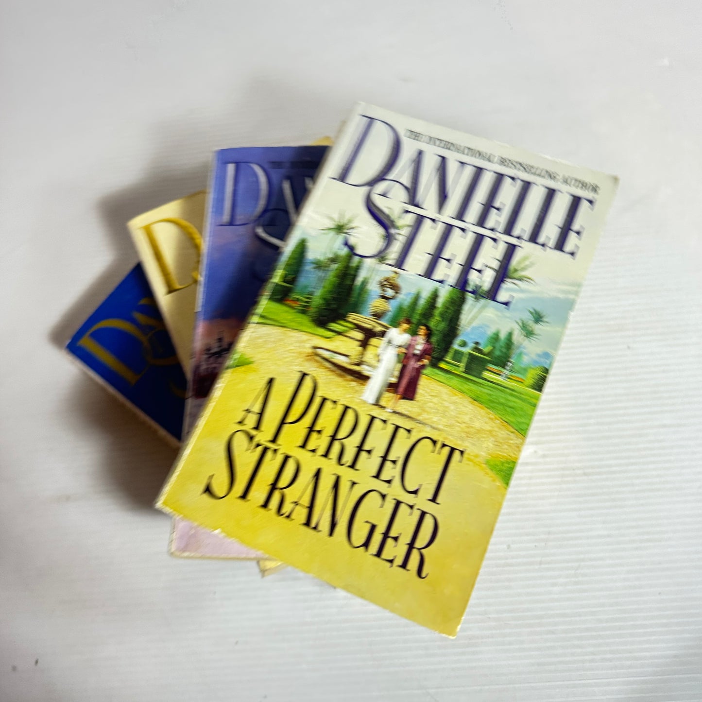 Danielle Steel Book Bundle x 4 : A Perfect Stranger, Zoya, Five Days in Paris, The Gift (2843)