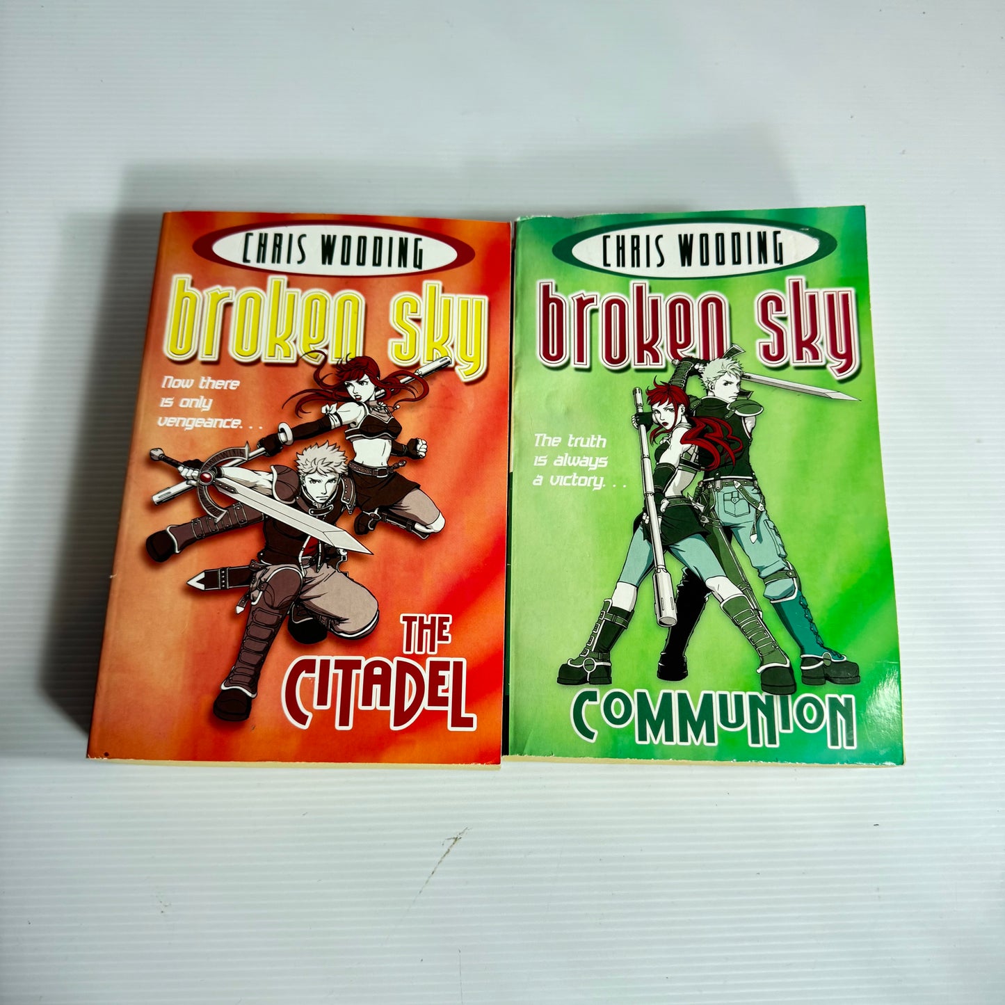 Chris Wooding Broken Sky Book Bundle x 2 : Communion & The Citadel (3107)