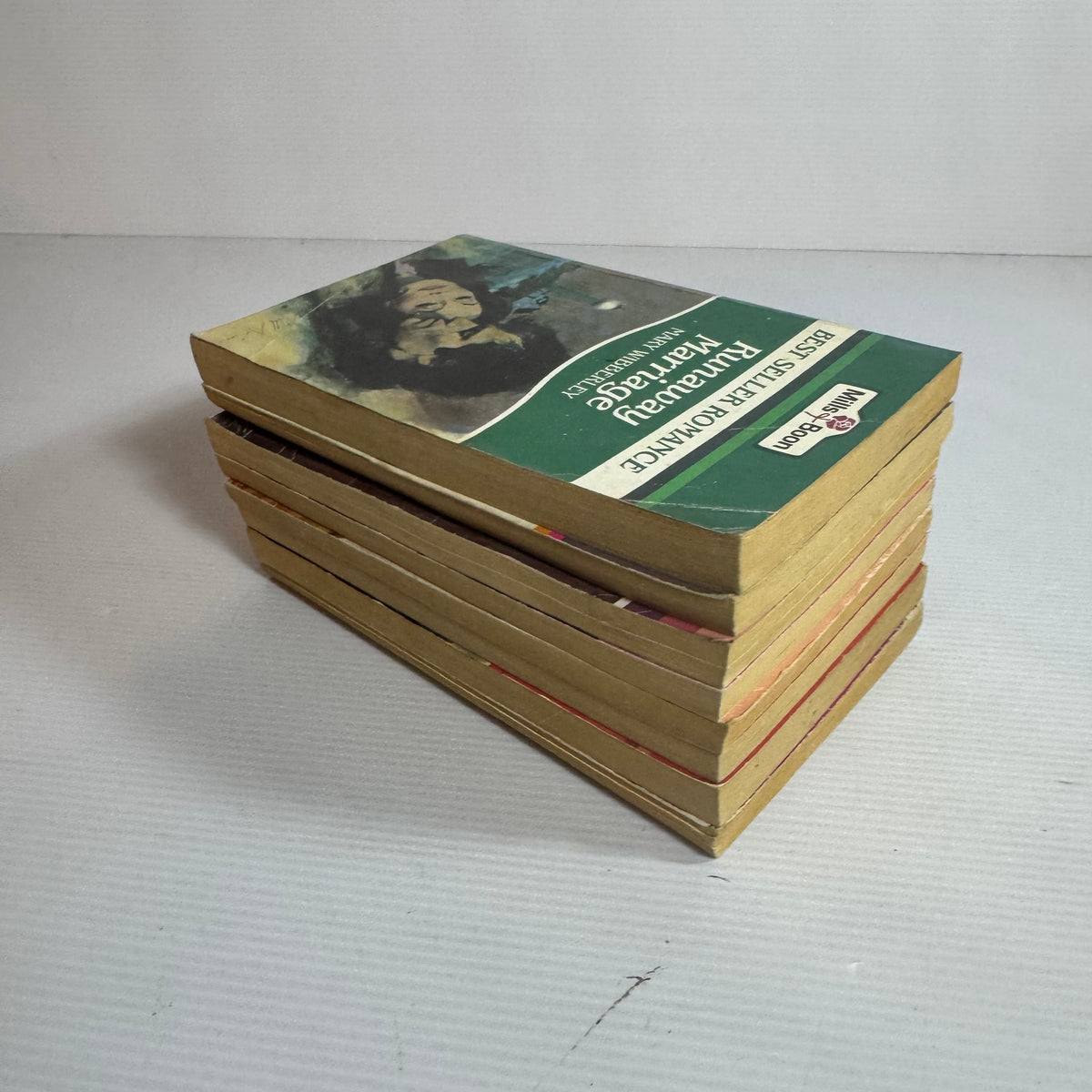 Mills & Boon Vintage Book Bundle x 8 Books (3292)