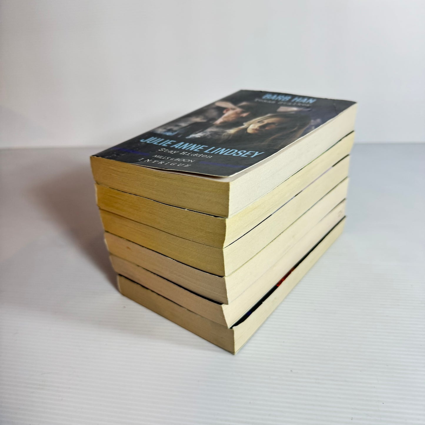 Mills & Boon Intrigue 2:1 Book Bundle x 6 Books : 12 Stories (3185)