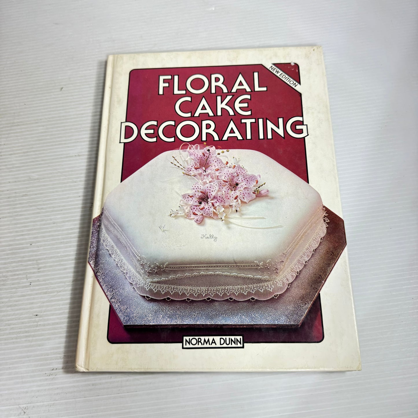Vintage Cake Decorating Book Bundle x 3 : Floral Cake Decorating - Norma Dunn (1982), The Complete Book of Cake Decorating - Ellen Sinclair (1982), The Art of Cake Decorating Finishing Touches - Pat Ashby & Tombi Peck