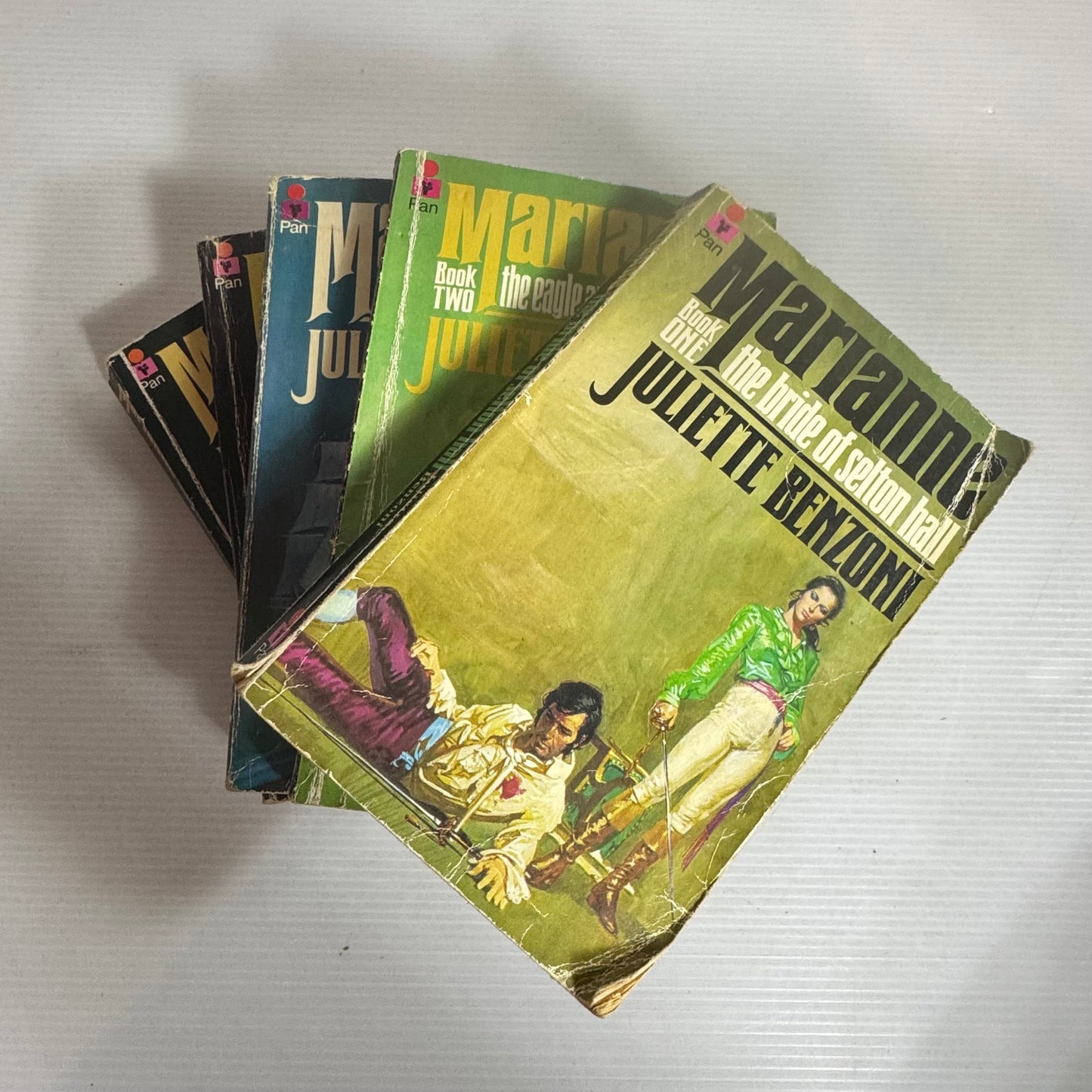 Juliette Benzoni Vintage Marianne Book Bundle x 5 Books (2575)