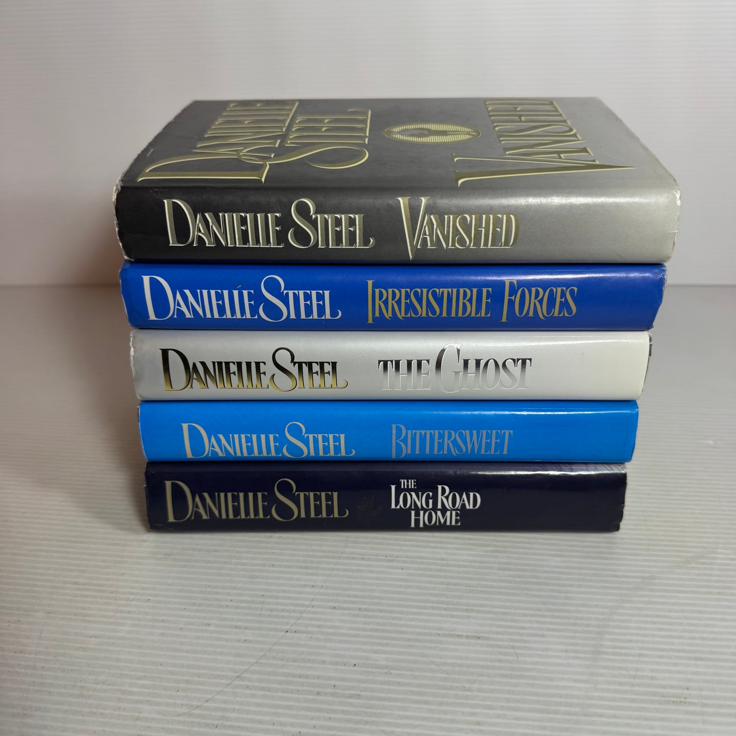 Danielle Steel Hardcover Book Bundle x 5 : Irresistible Forces, The Ghost, Vanished, Bittersweet, The Long Road Home(2825)