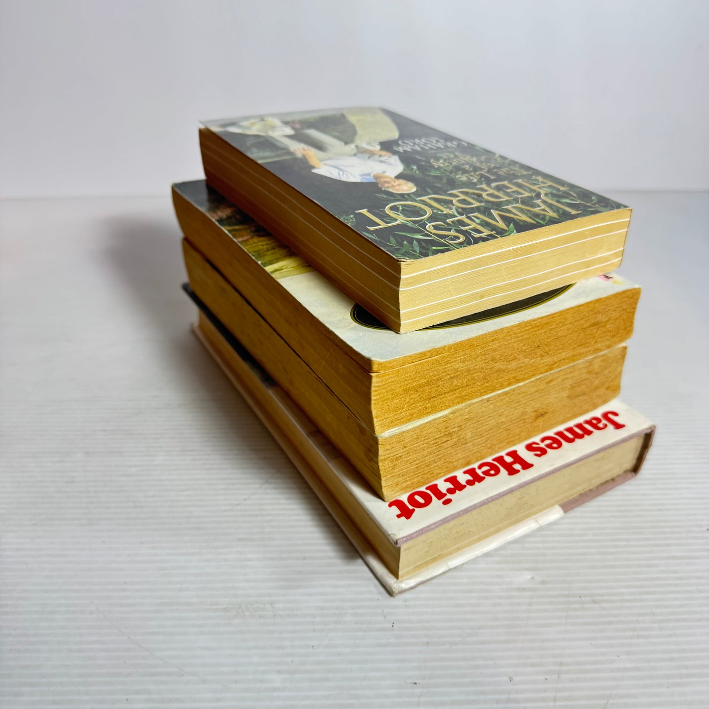 James Herriot Book Bundle x 4 : The Life of a Country Vet, All Creatures Great and Small, All Thing Bright and Beautiful, The Lord God Made Them All(2856)