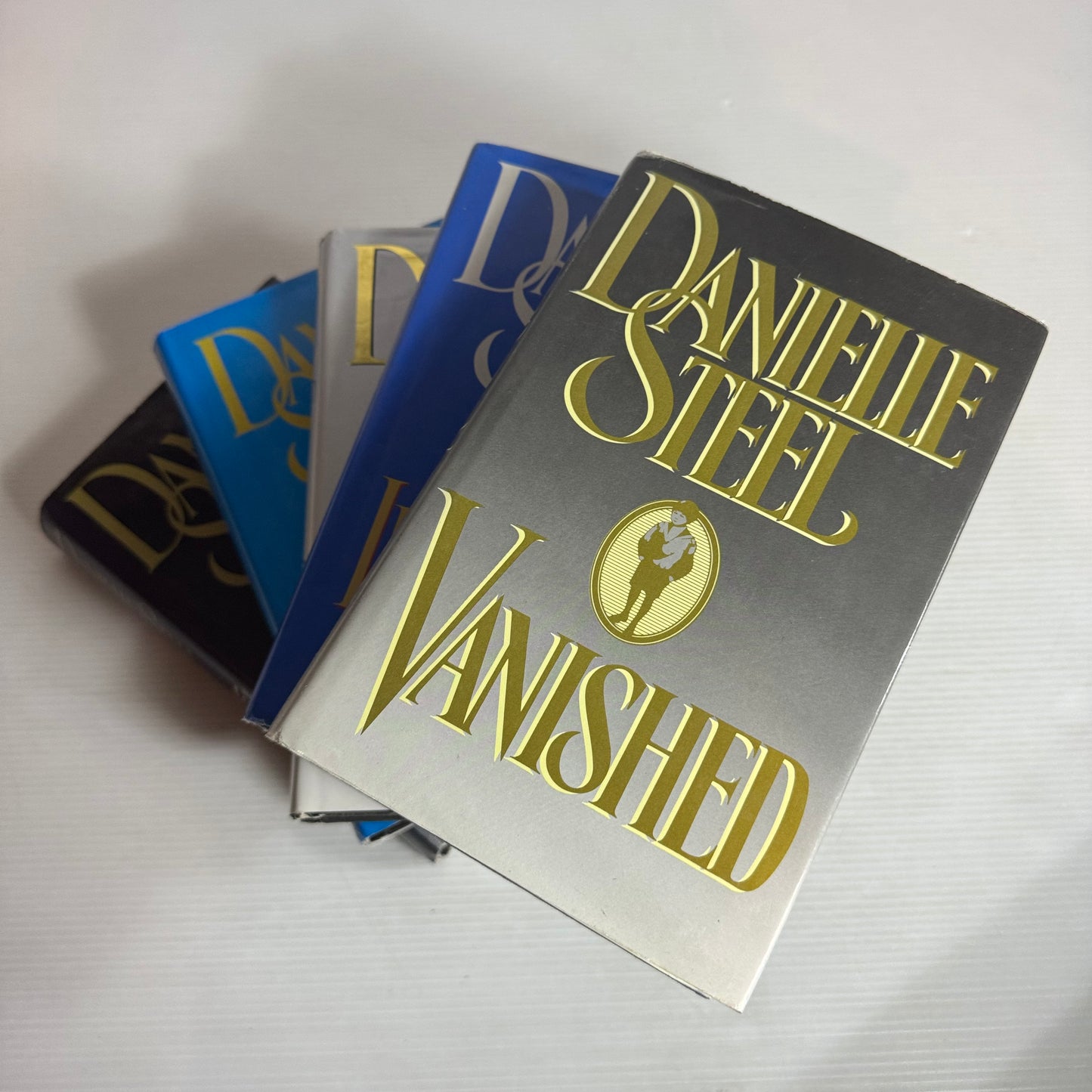 Danielle Steel Hardcover Book Bundle x 5 : Irresistible Forces, The Ghost, Vanished, Bittersweet, The Long Road Home(2825)