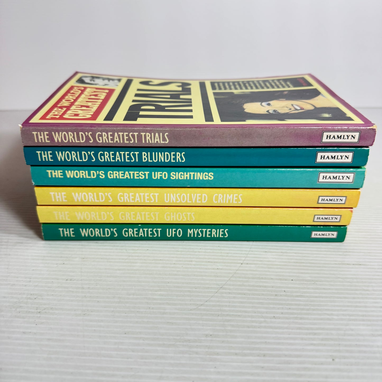 The World's Greatest Book Bundle x 6 : UFO Mysteries, UFO Sightings, Ghosts, Unsolved Crimes, Blunders, Trials(2812)
