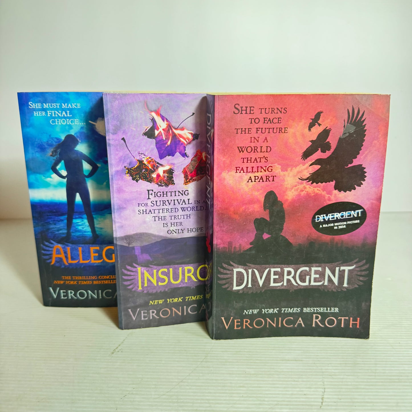 Divergent Book Bundle x 3 : Divergent, Insurgent, Allegiant - Veronica Roth (2981)