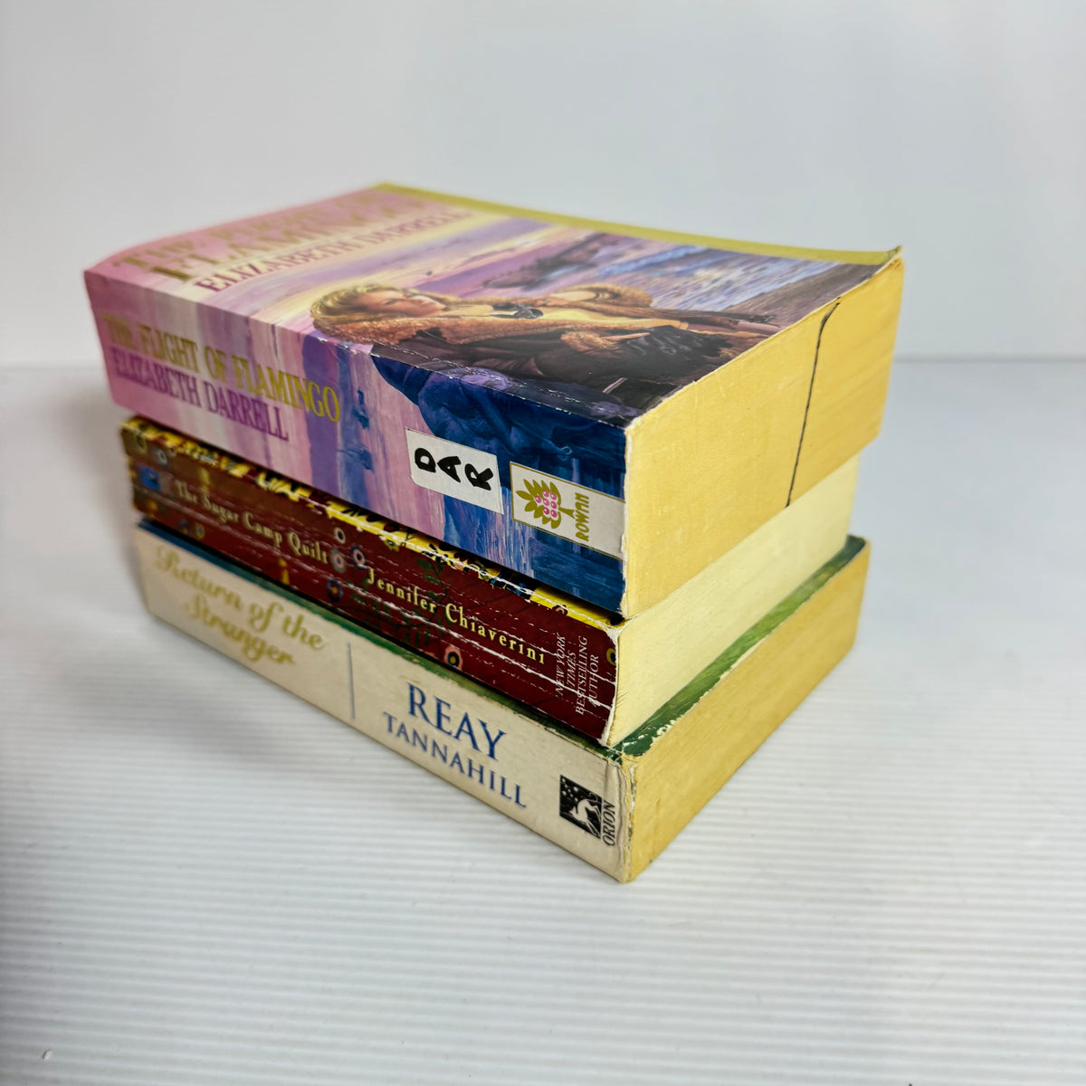 Historical Romance Bundle x 3 : The Flight of Flamingo - Elizabeth Darrell, The Return of the Stranger - Reay Tannahill, The Sugar Camp Quilt - Jennifer Chiaverini (3367)