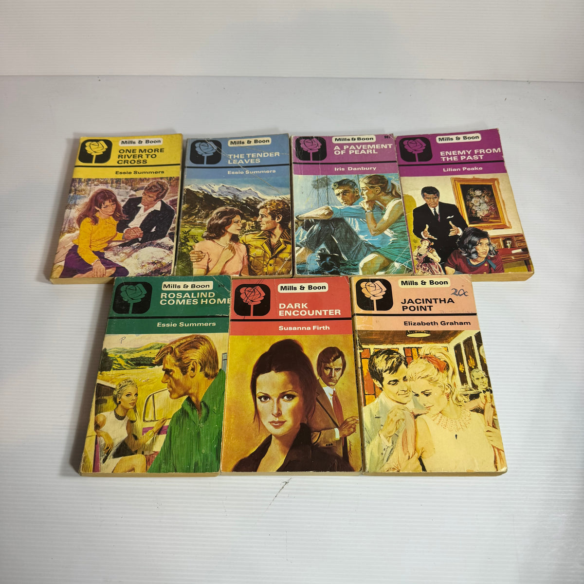 Mills & Boon Vintage Book Bundle x 7 Books (3285)