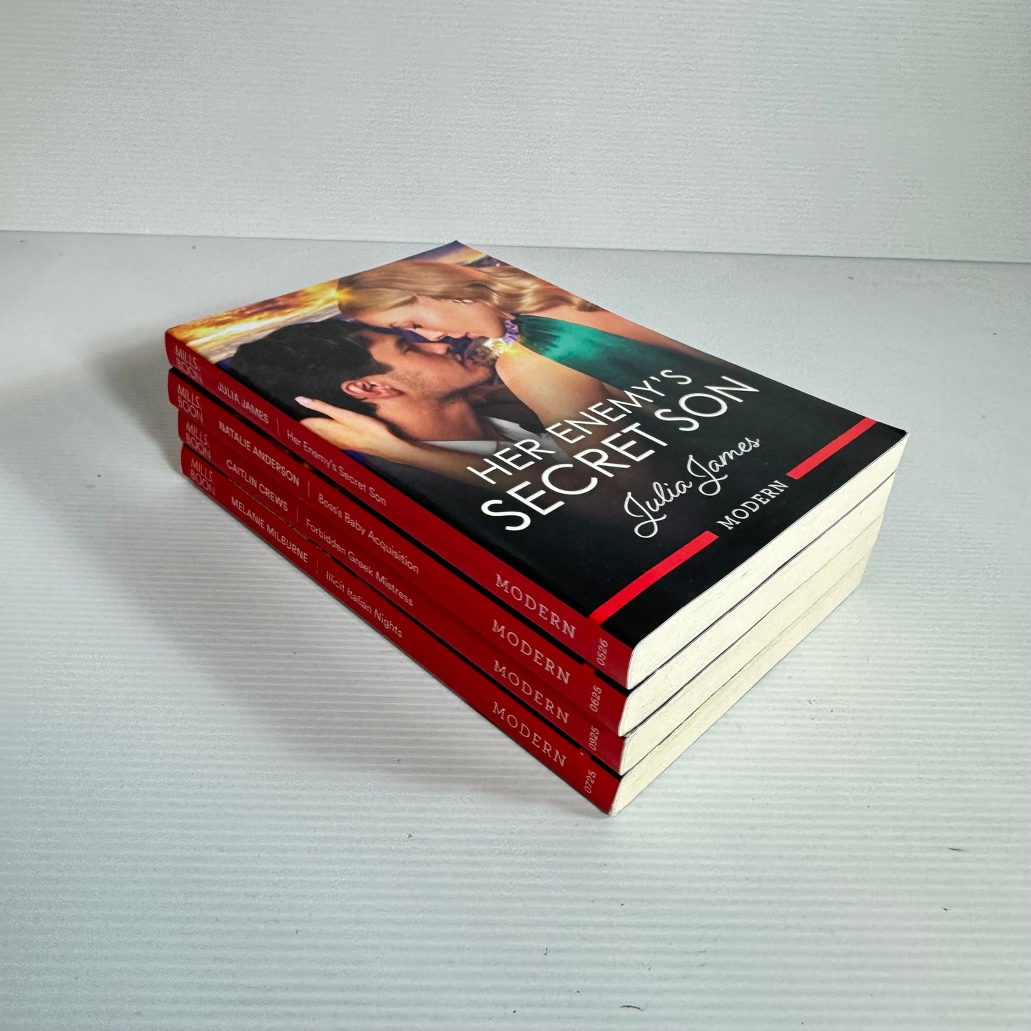 Mills & Boon Modern Large Book Bundle x 4 Books (3138)