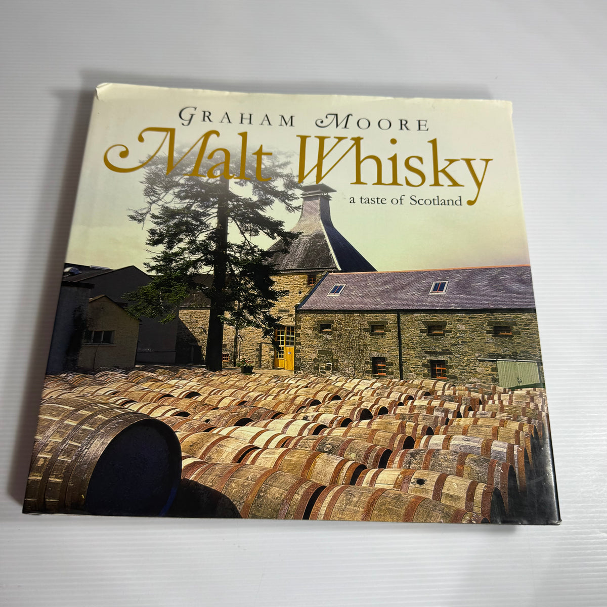 Scottish Whisky Bundle x 2 : Malt Whisky A Taste of Scotland - Graham Moore & The Scotch Whisky Book - Mark Skipworth (3478)