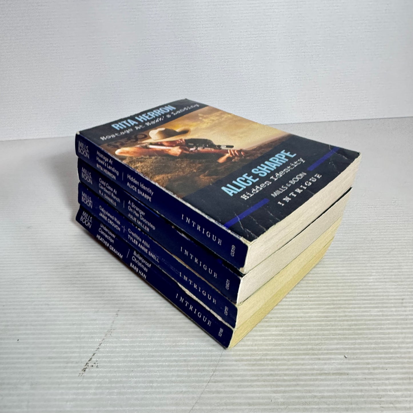 Mills & Boon Intrigue Book Bundle x 4 Books 8 Stories (3017)