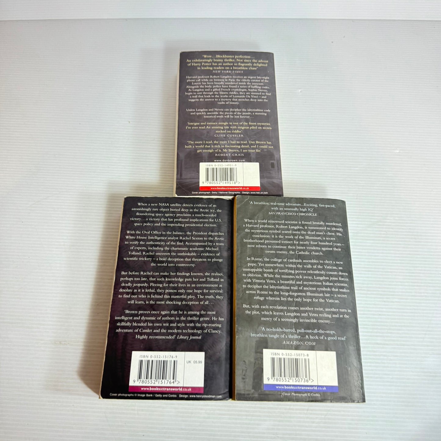 Dan Brown Book Bundle x 3 Books : The Da Vinci Code, Deception Point, Angels and Demons (2850)