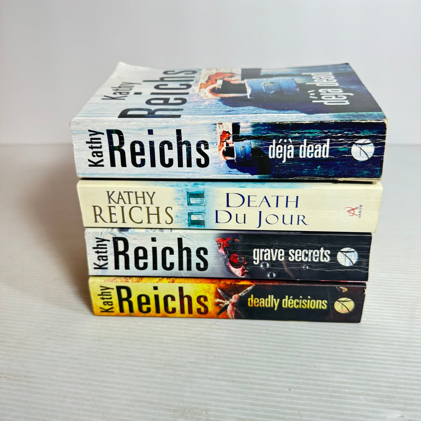 Kathy Reichs Book Bundle x 4 : Death Du Jour, Deadly Decisions, Deja Dead, Grave Secrets (2847)