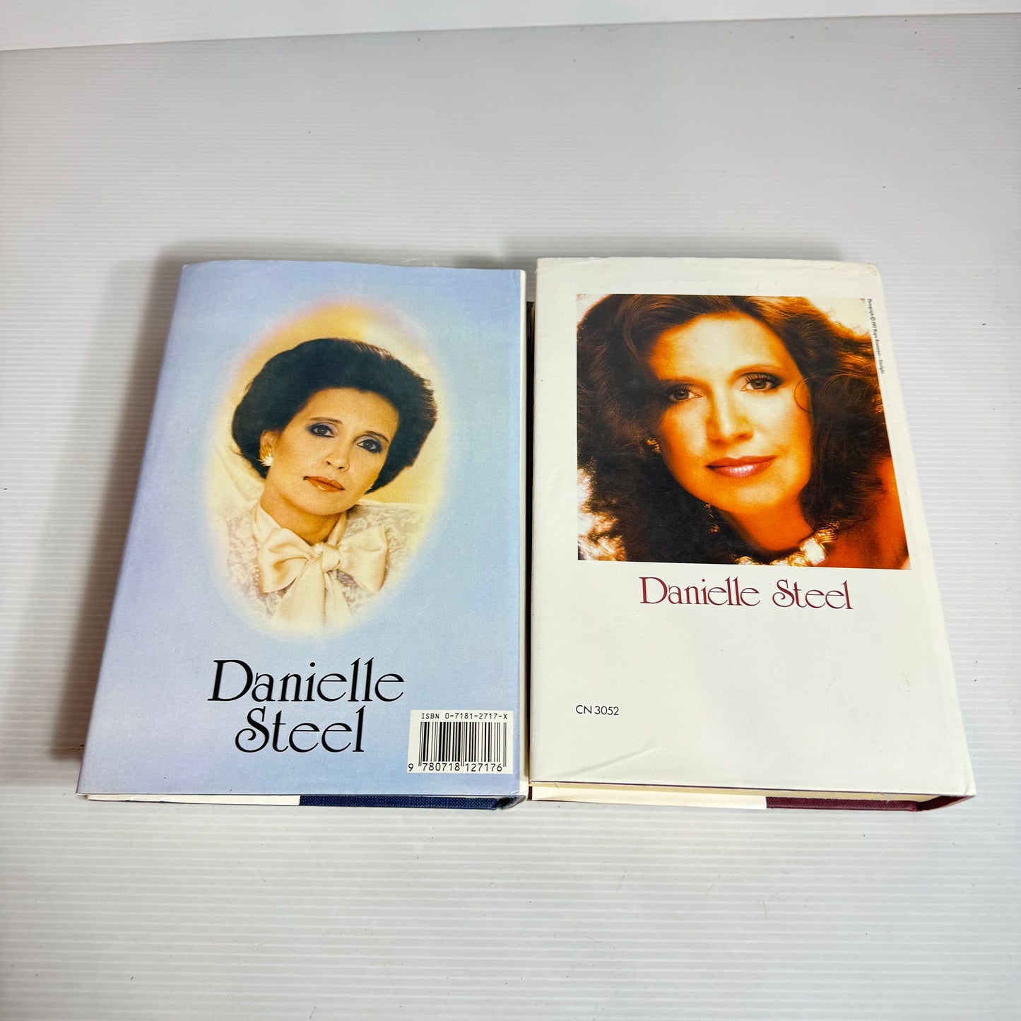 Danielle Steel Hardcover Book Bundle x 2 Books : Star & Wanderlust (2457)