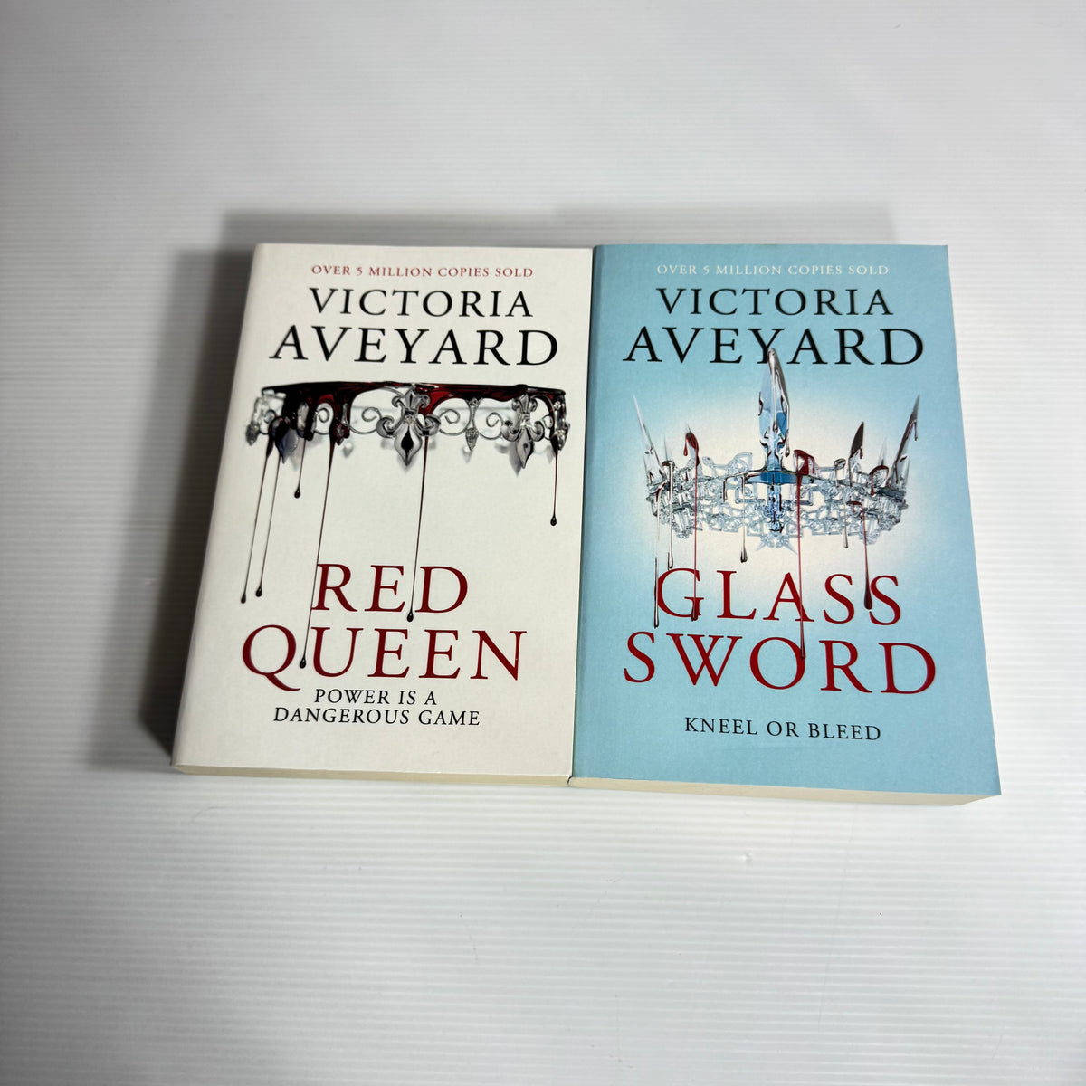 Red Queen Series Bundle x 2 : Red Queen & Glass Sword - Victoria Aveyard (New)(3472)