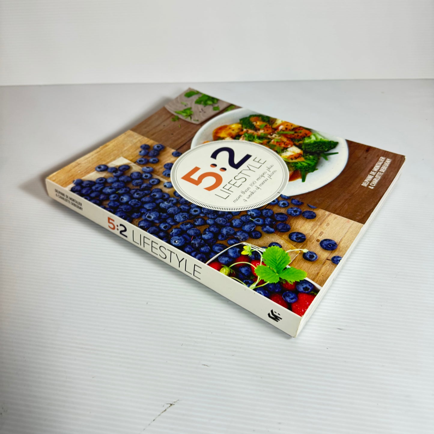 5:2 Lifestyle : More than 100 recipes plus 4 weeks of menu plans - Dephine De Montalier & Charlotte Debeugny