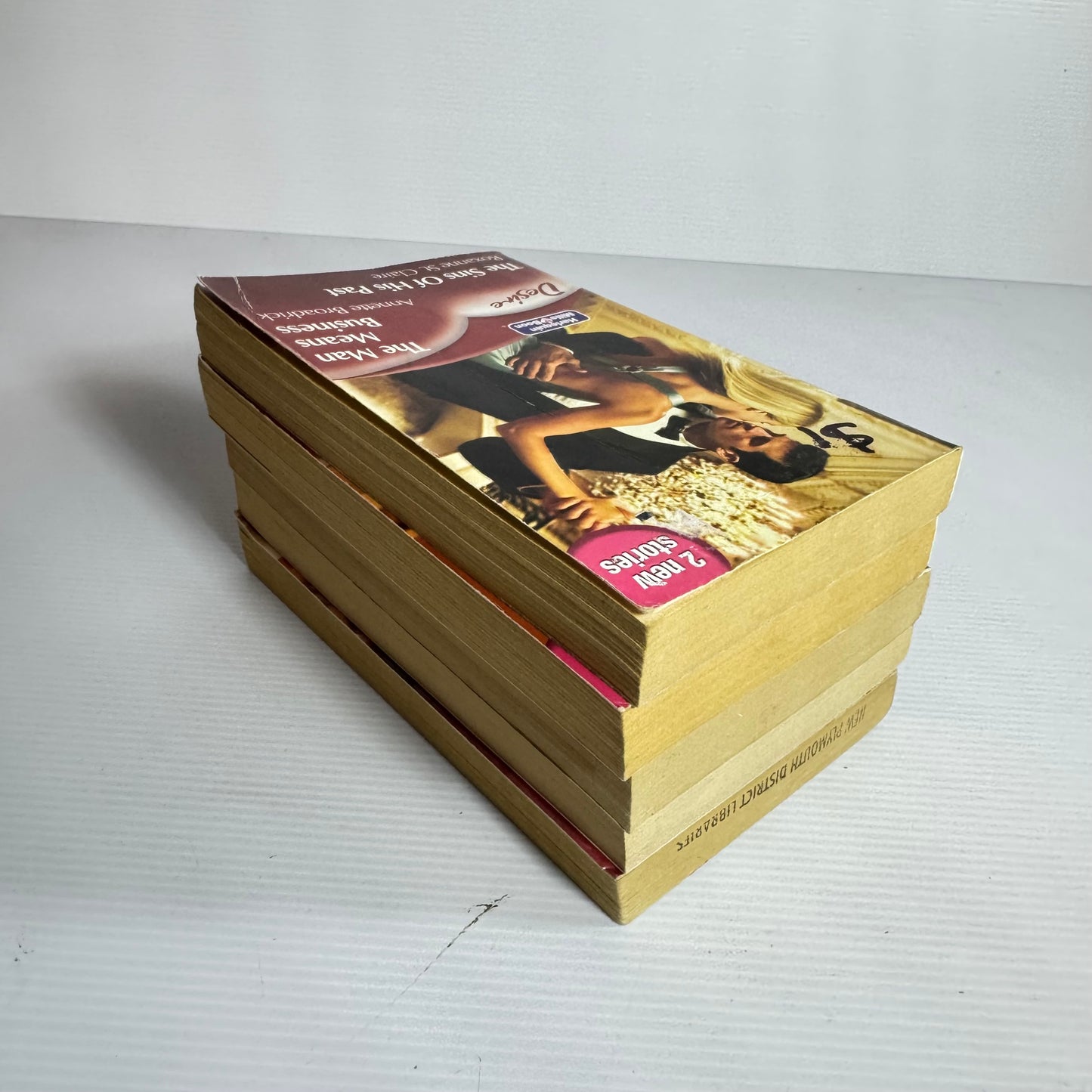 Mills & Boon Desire 2:1 Book Bundle x 5 Books : 10 Stories (3162)