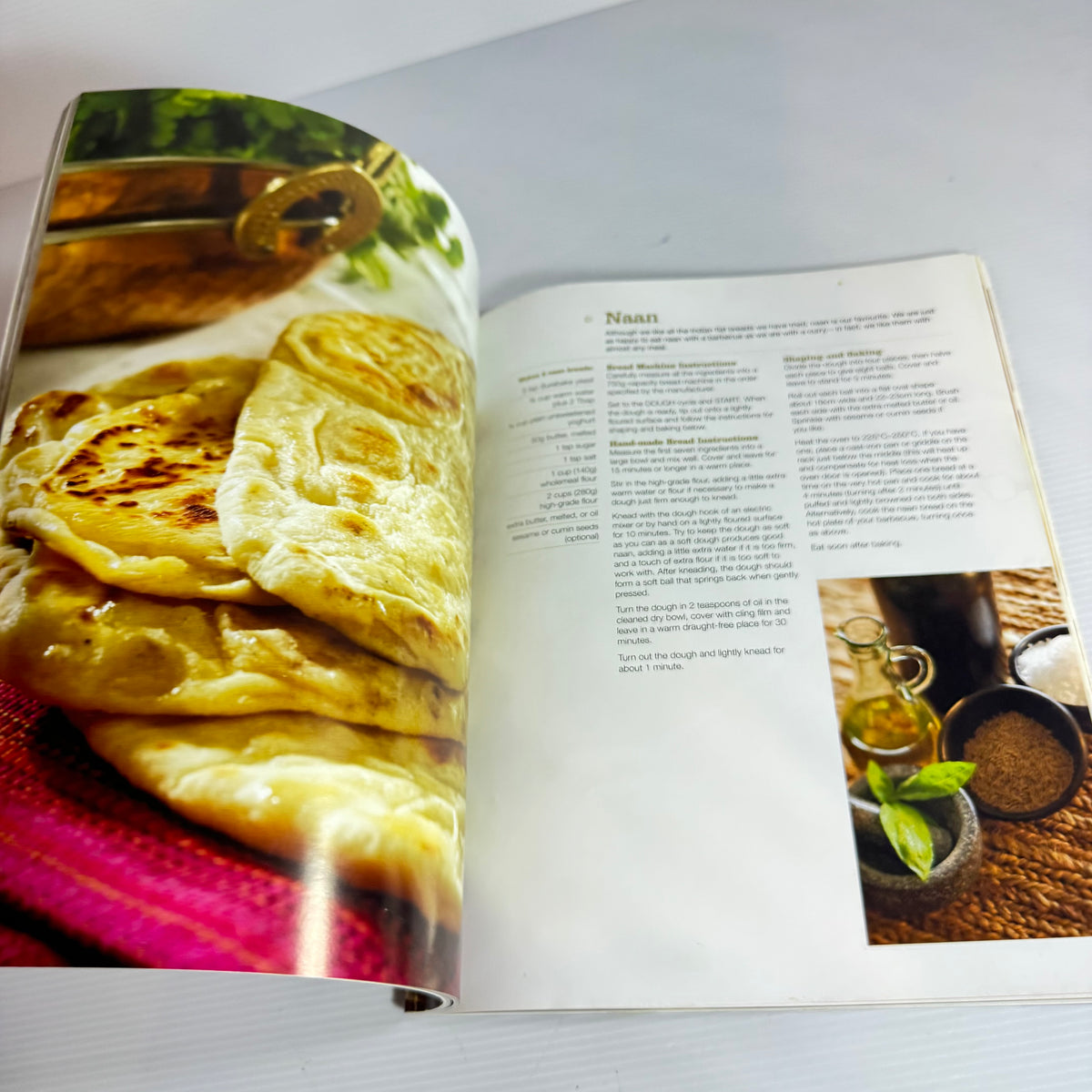 Simon & Alison Holst Cookbook Bundle x 3 : 100 Great Ways to Use Slow Cookers & Crockpots, The New Zealand Bread Book, 100 Favourite Ways with Chicken (3230)