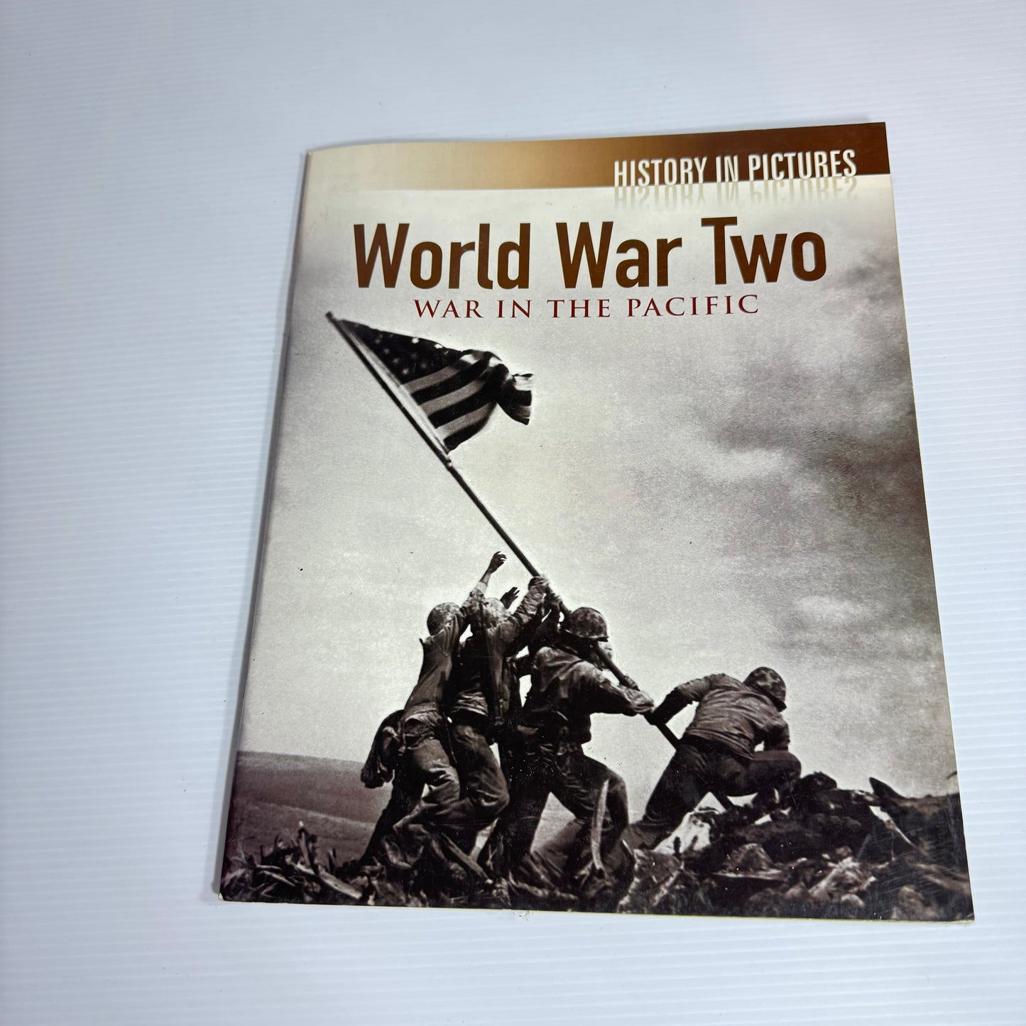 World War I & II Book Bundle x 3 : 50 Things You Should Know About The First World War, 50 Things You Should Know About the Second World War, History In Pictures World War Two in the Pacific (3068)