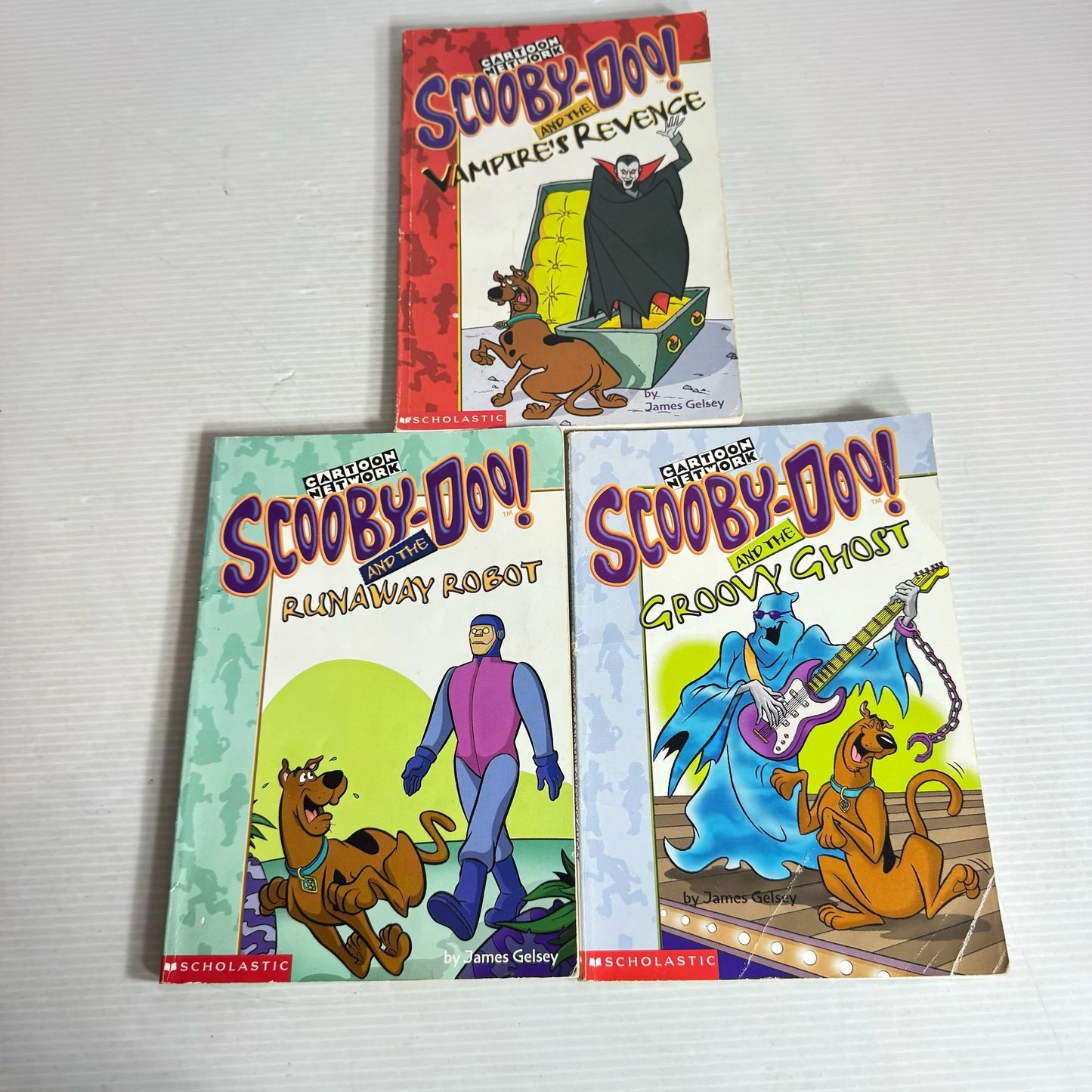 Scooby-Doo Book Bundle x 3 Books : The Groovy Ghost, The Runaway Robot, The Vampire's Revenge  (2057)