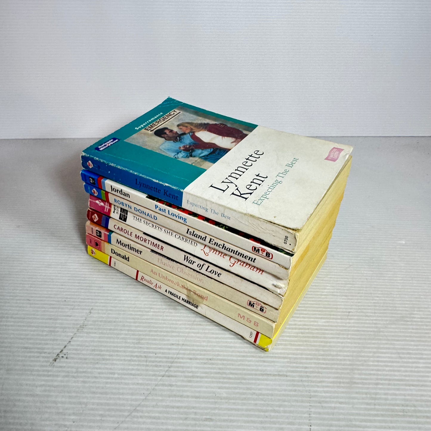Mills & Boon Mixed Vintage Book Bundle x 8 Books (3014)