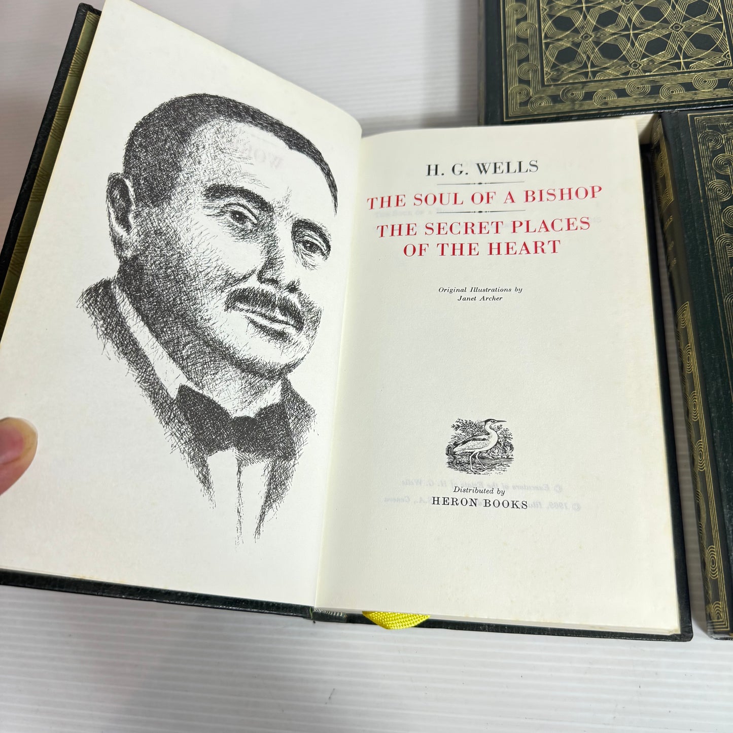 H.G. Wells Book Bundle x 3 Books 4 x Stories (Vintage 1969) (2523)